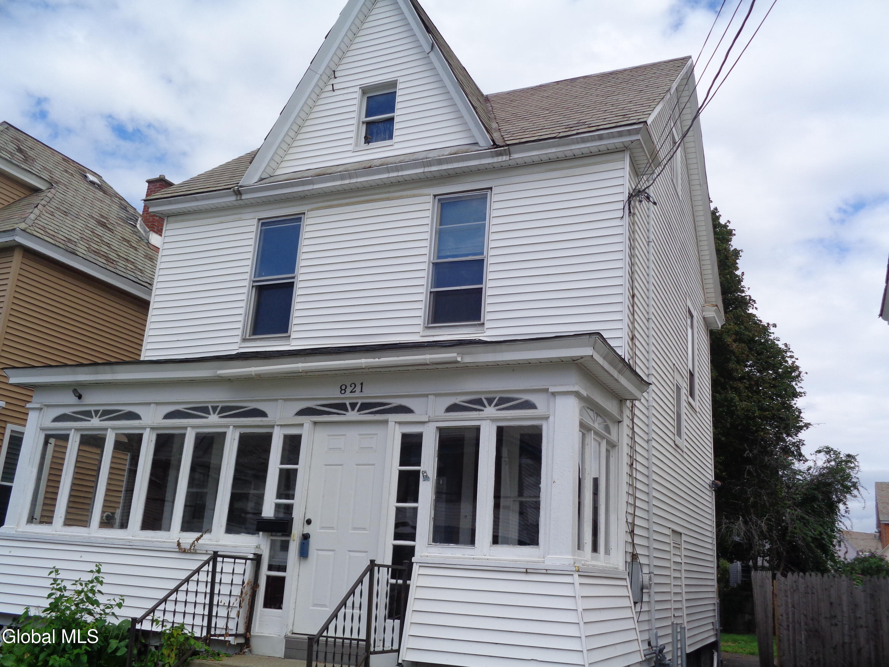 821 Holland Road — photo