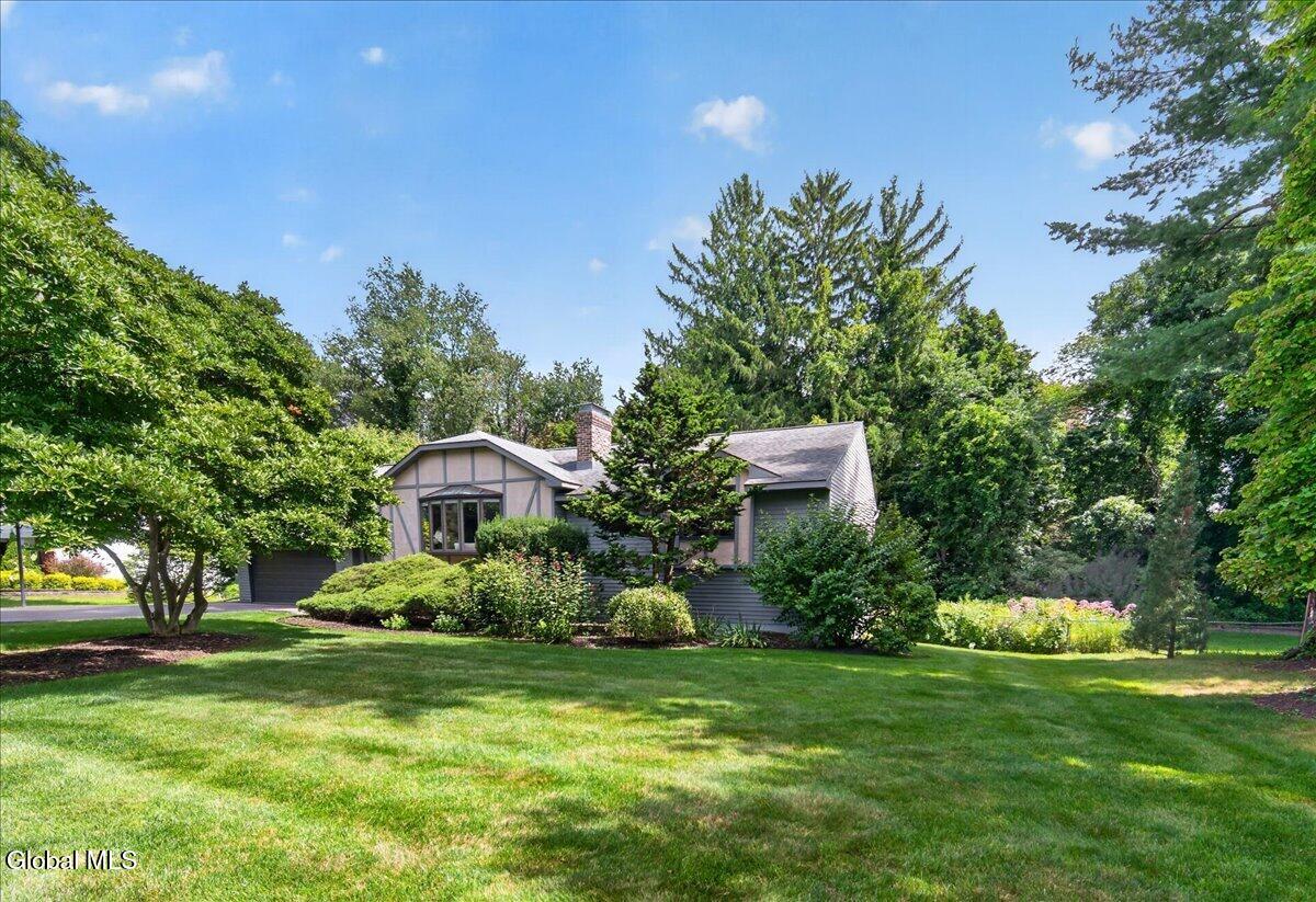 11 Laurel Drive — photo