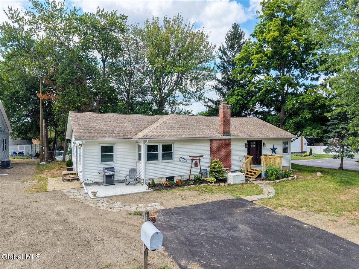55 Hunting Road — photo