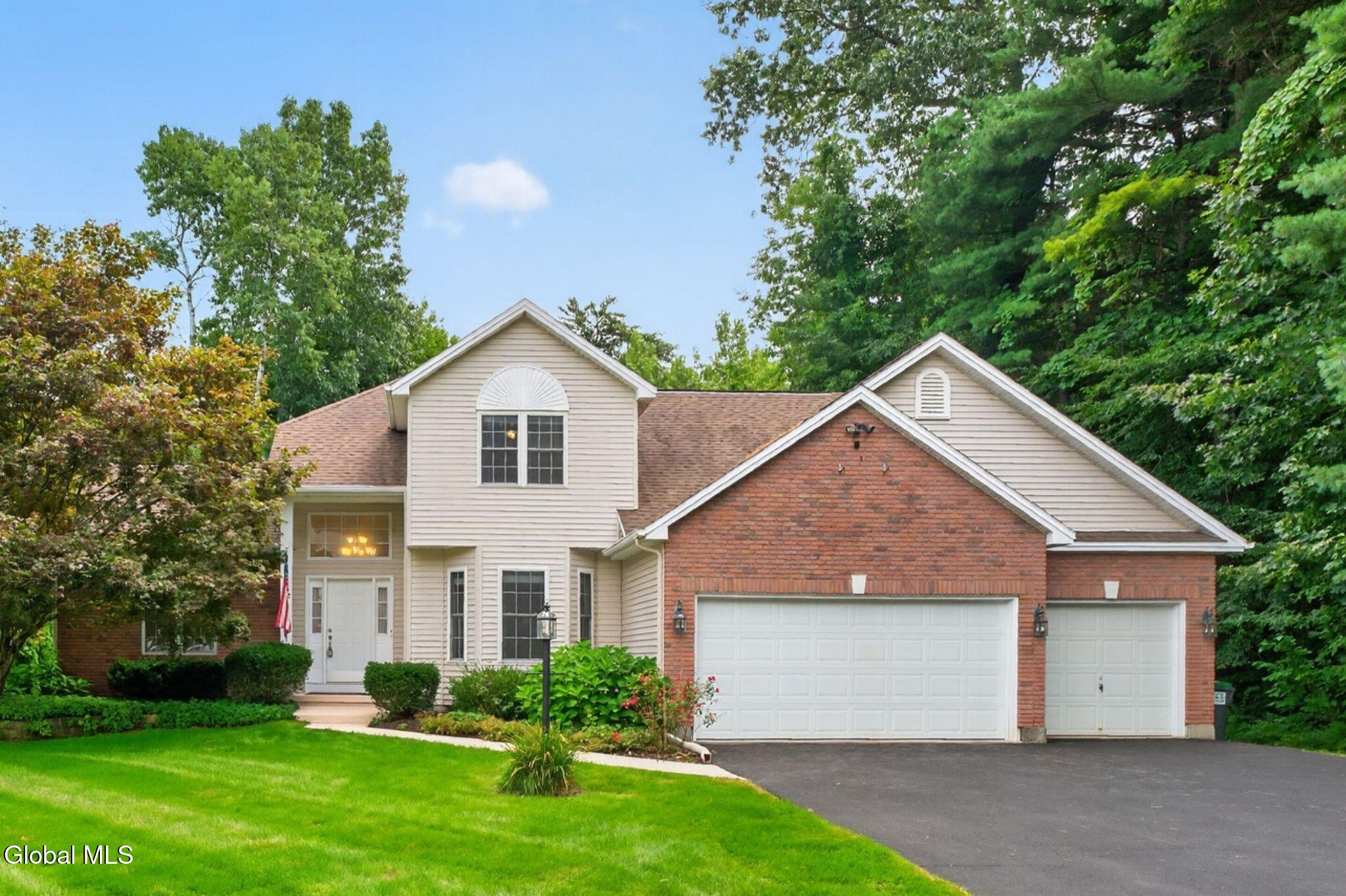 12 Four Leaf Manor — photo