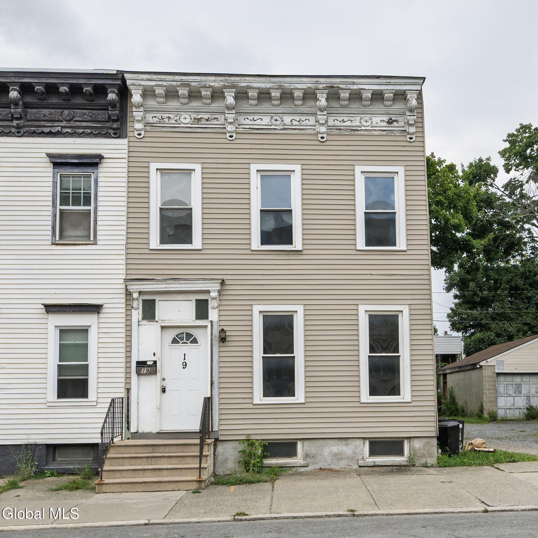 19 N Lake Avenue — photo