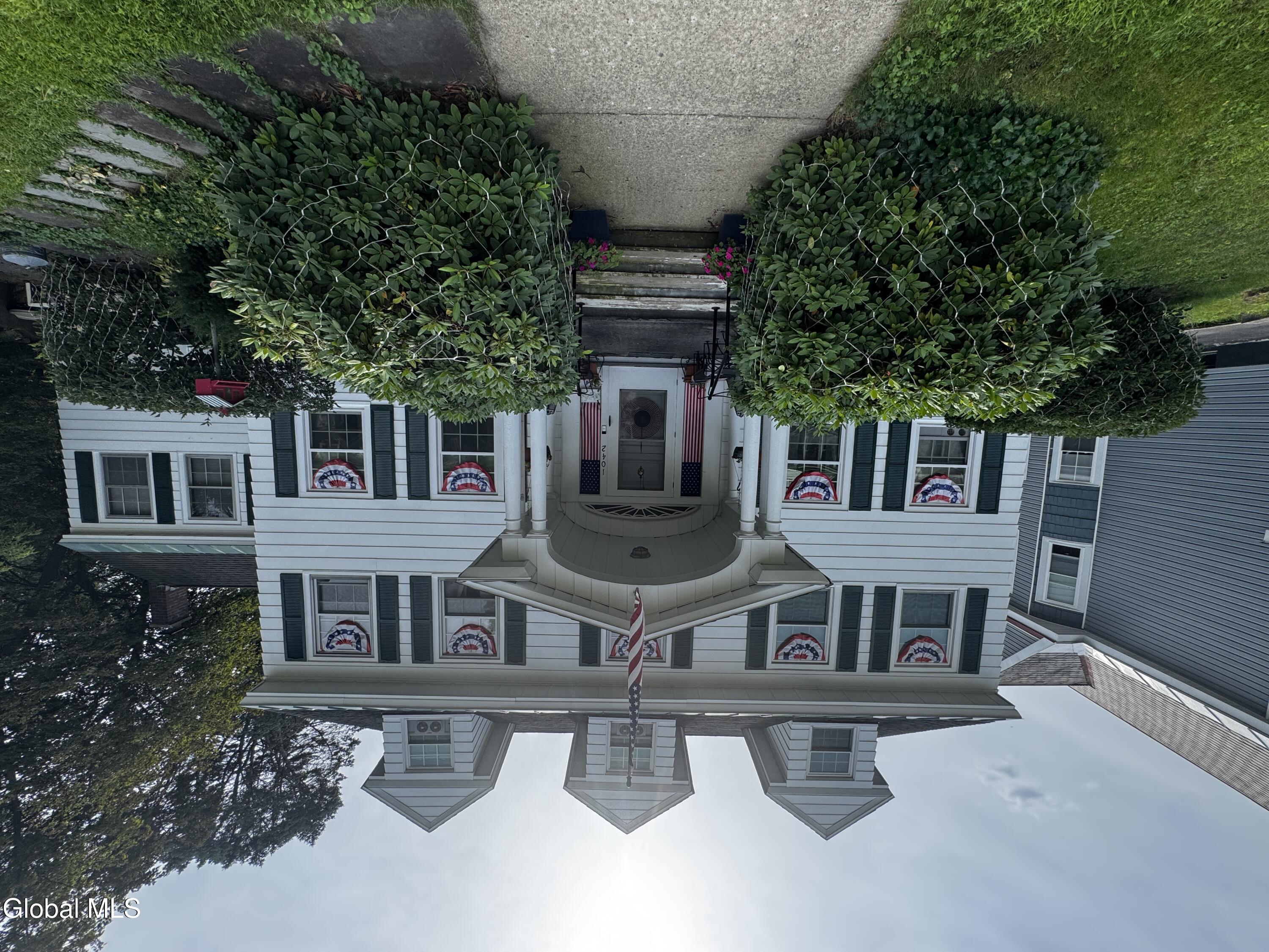 1042 Waverly Place — photo