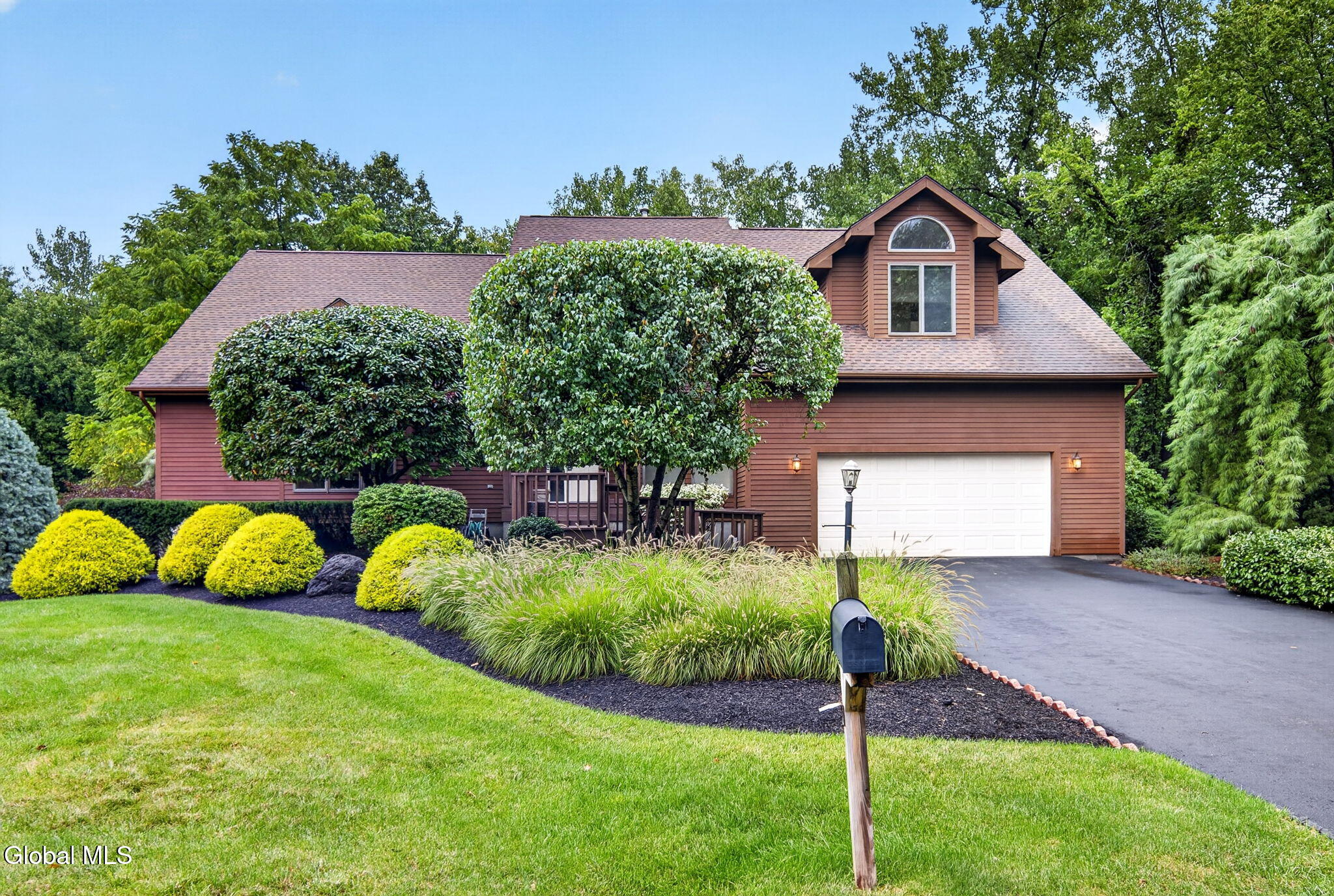 21 Carriage Hill Drive — photo