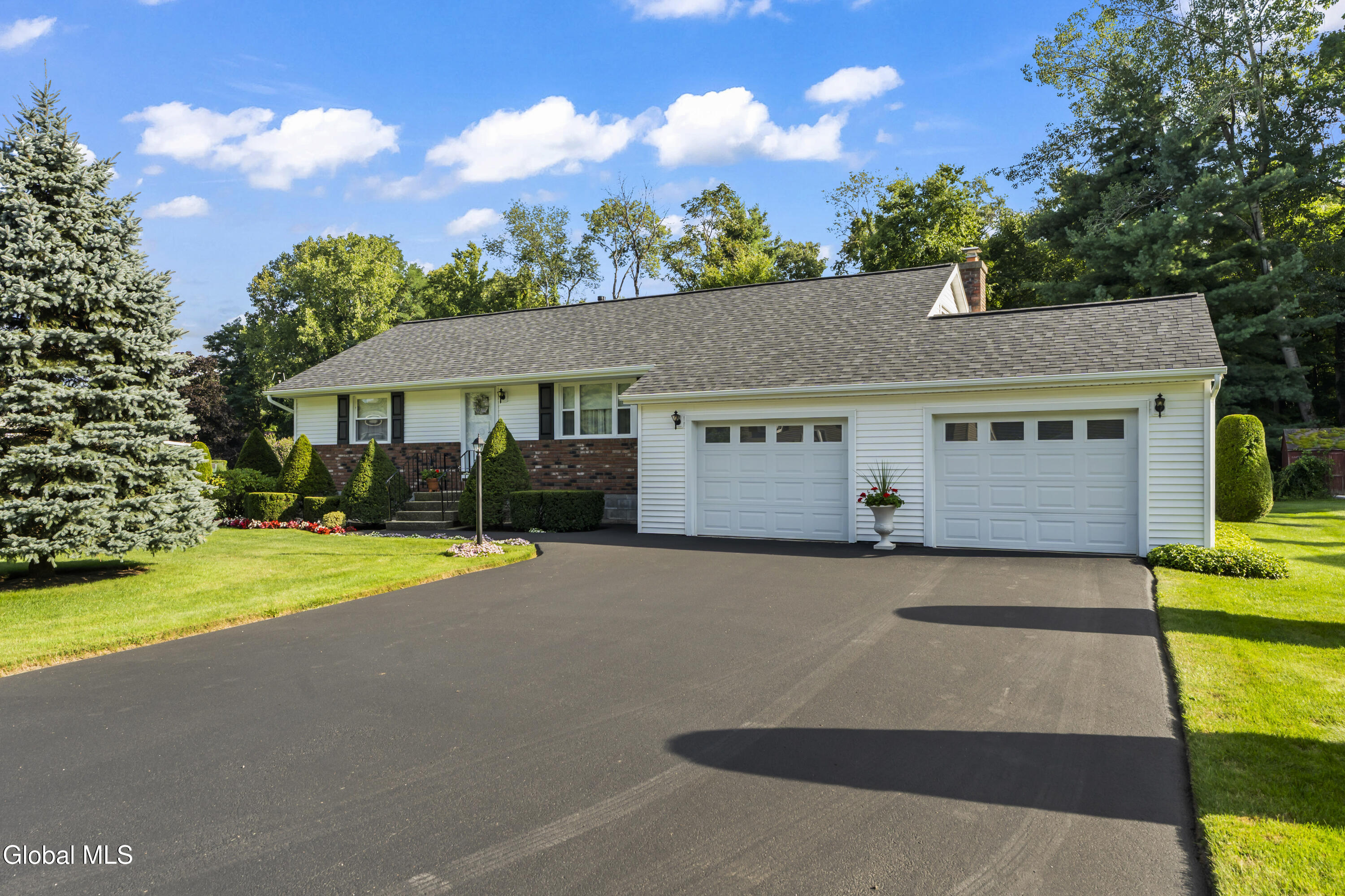 1046 Gates Drive — photo