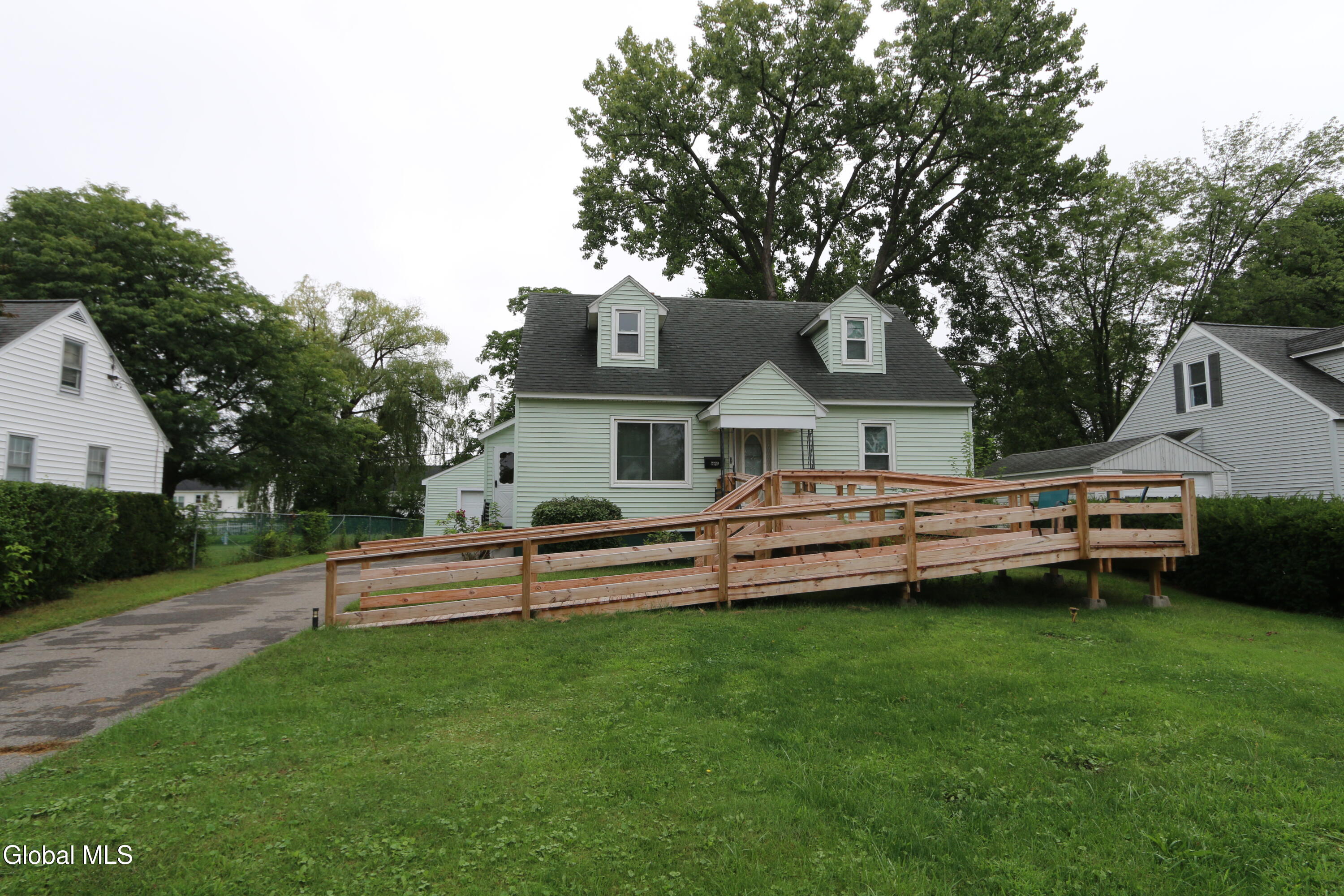 3329 Marie Street — photo