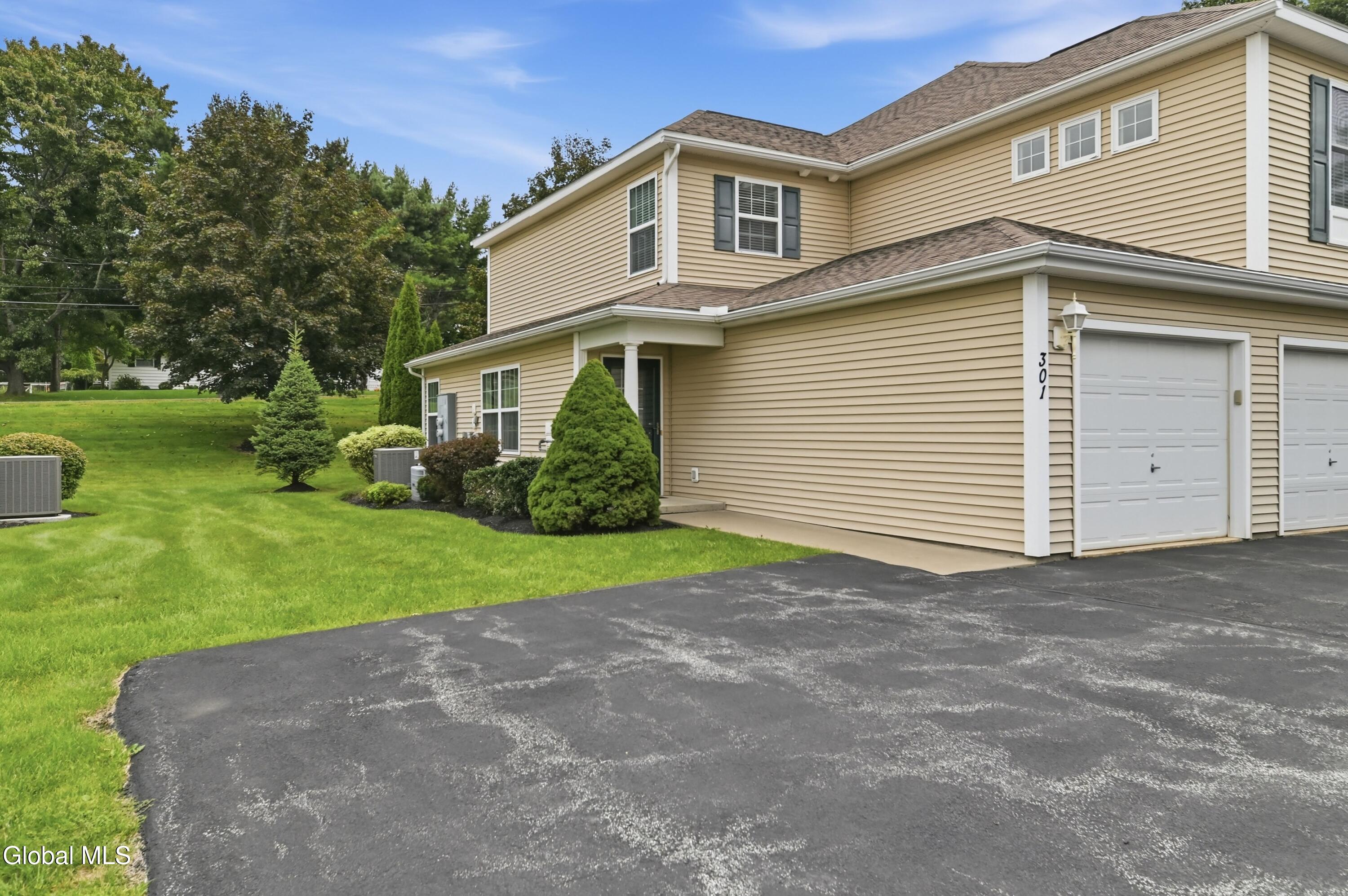 301 Royale Court — photo