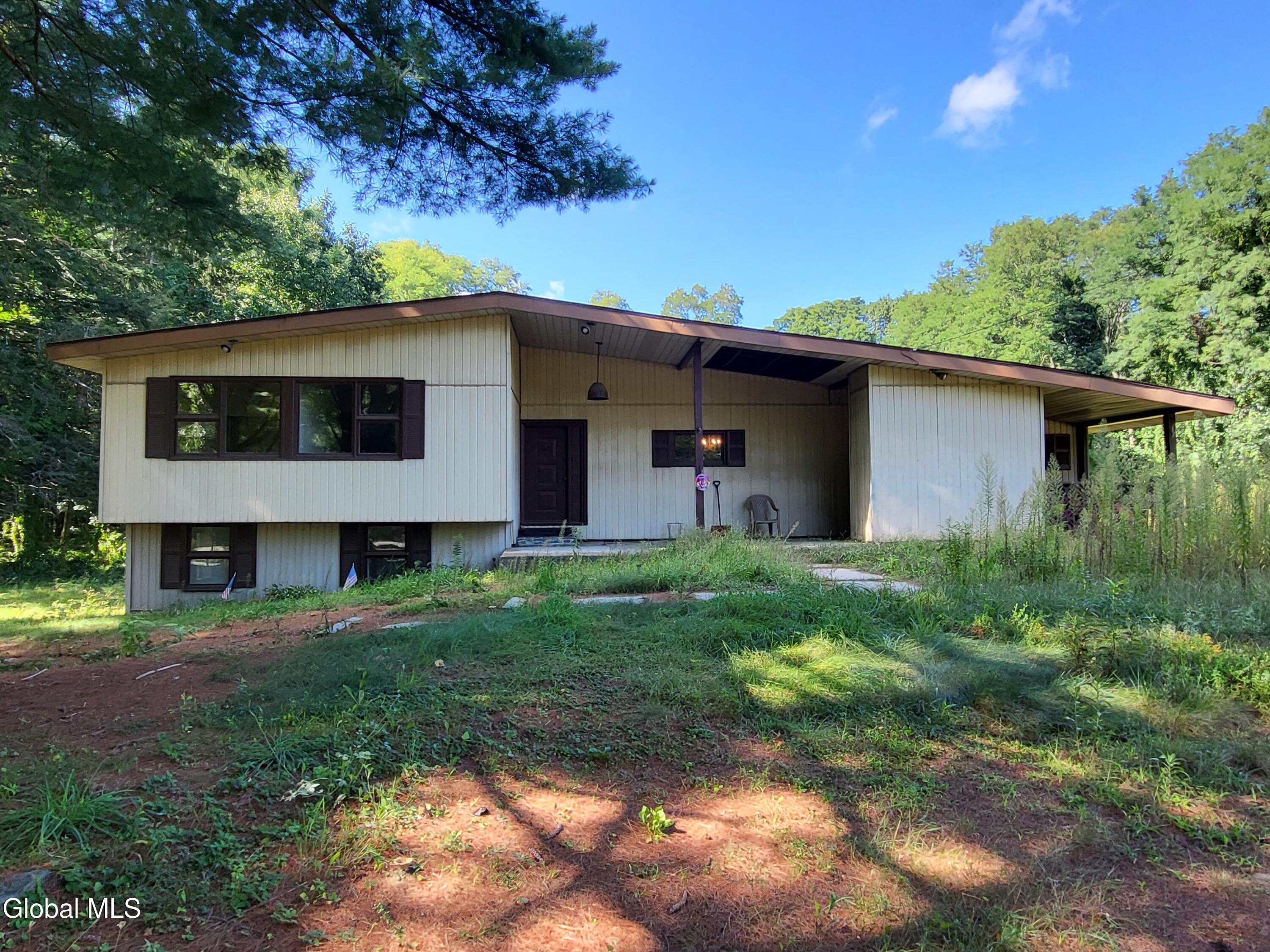 639 Mac Elroy Road — photo