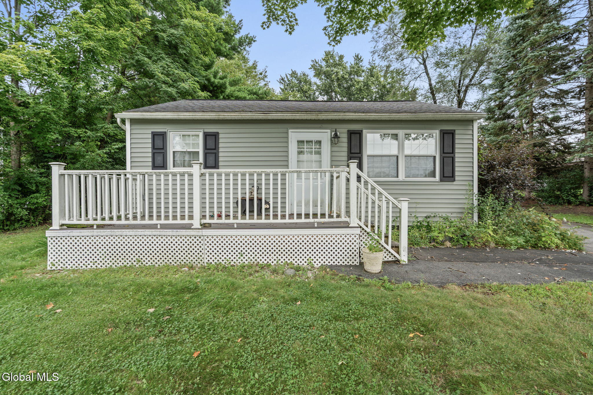 1 Erlynn Place — photo
