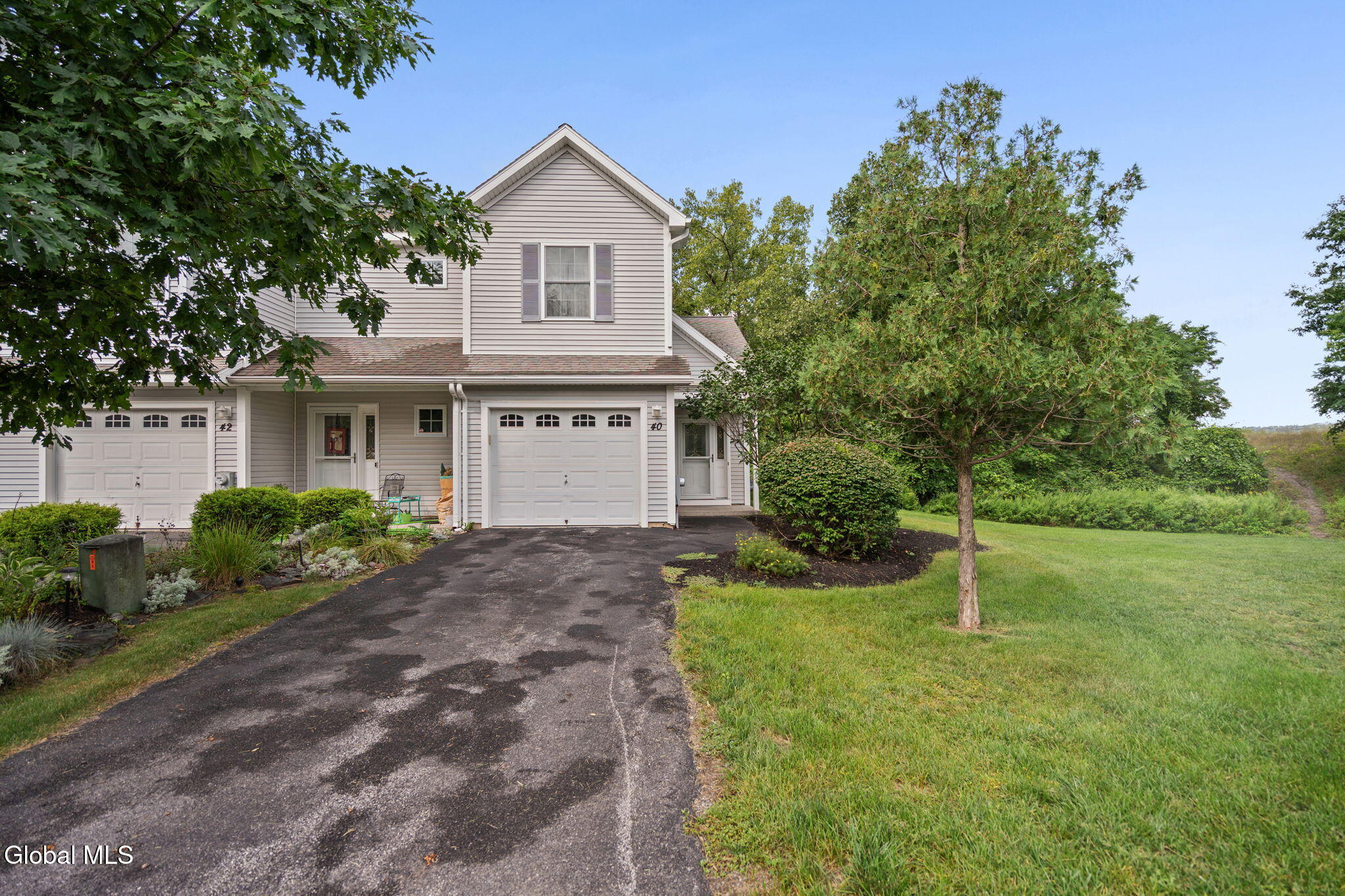 40 Cobblestone Court — photo