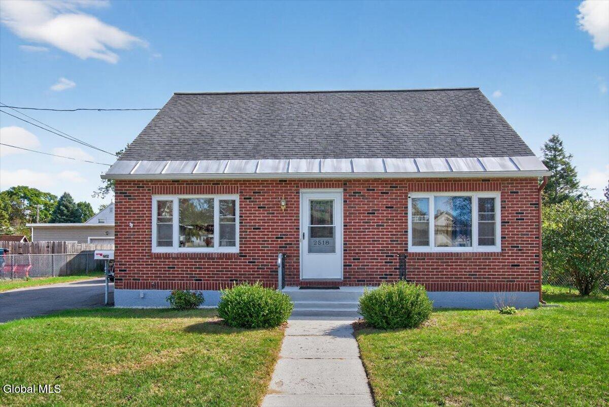 2518 Van Dyke Avenue — photo