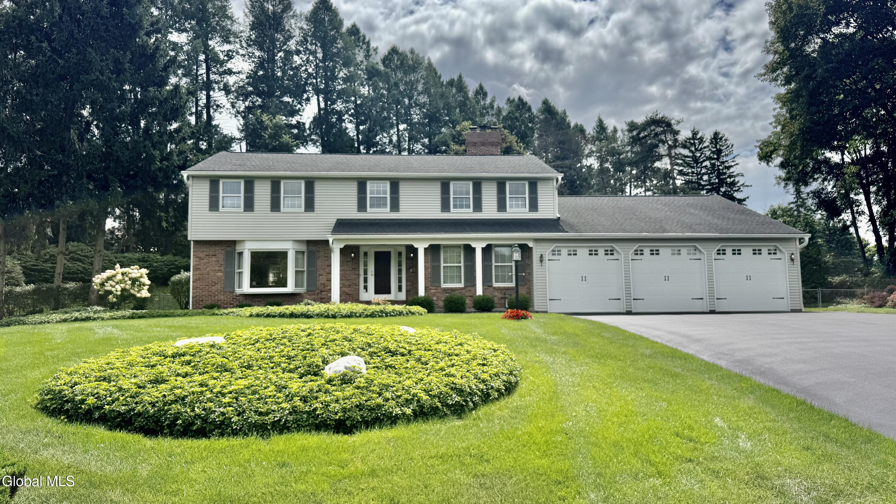 6 Thistledown Court — photo