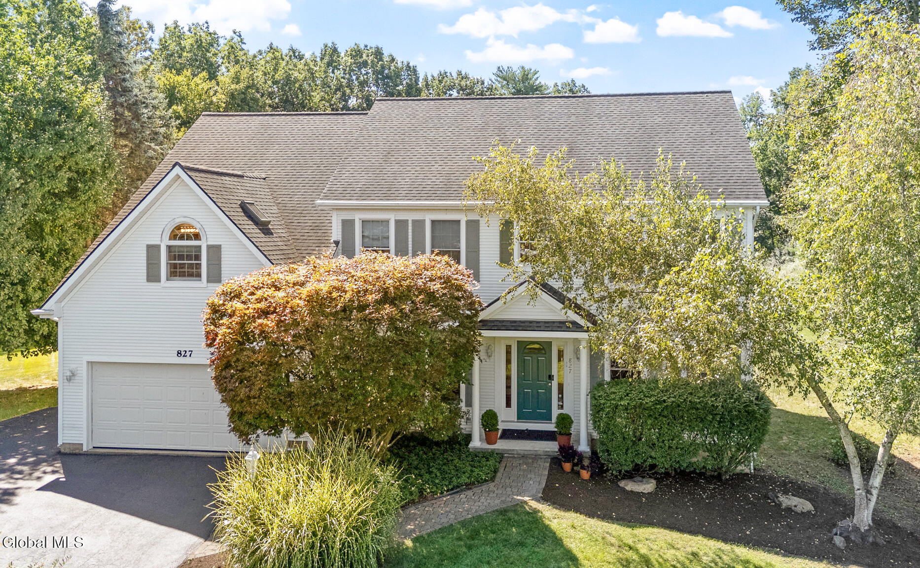 827 Creek Court — photo
