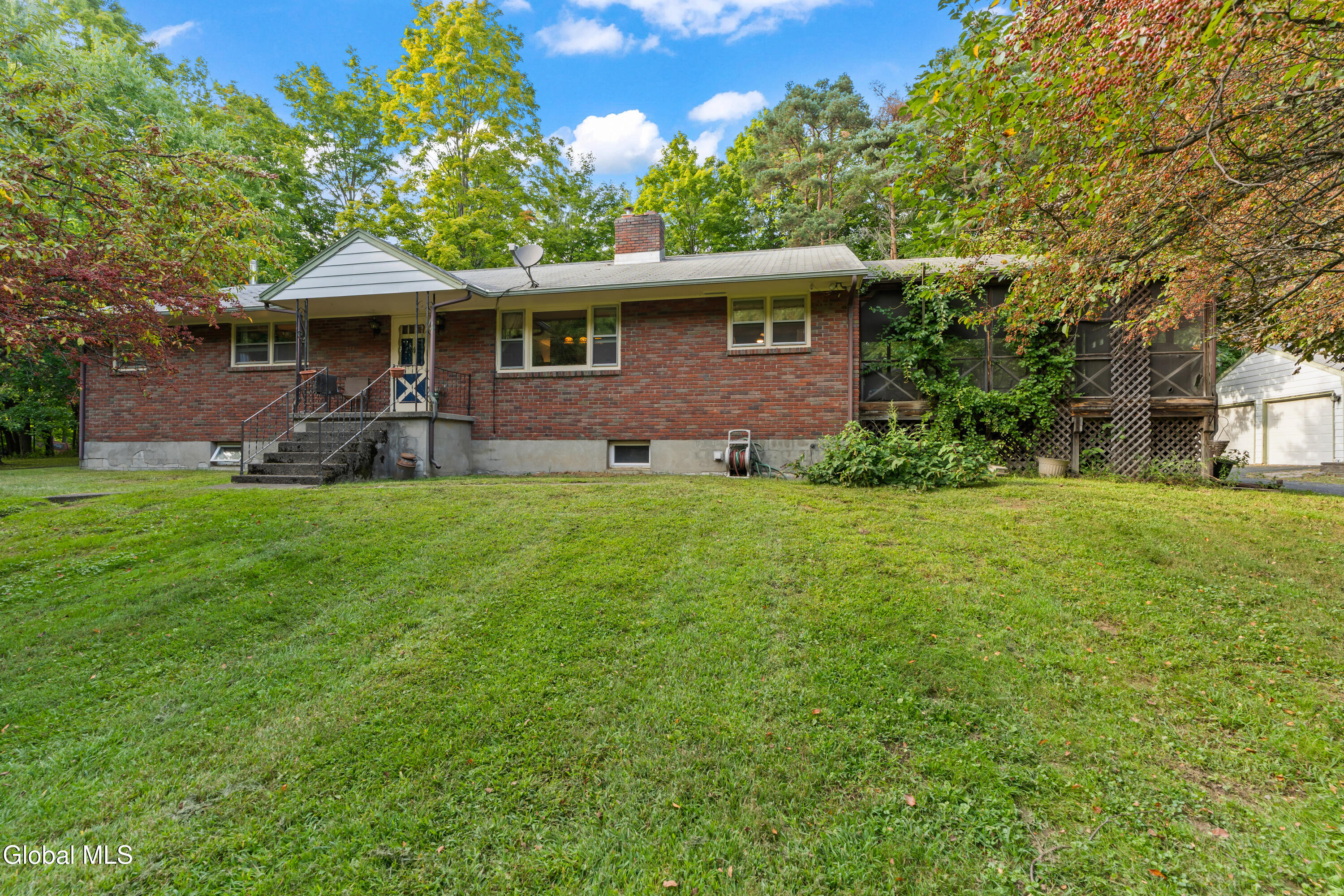 77 Ray Road — photo