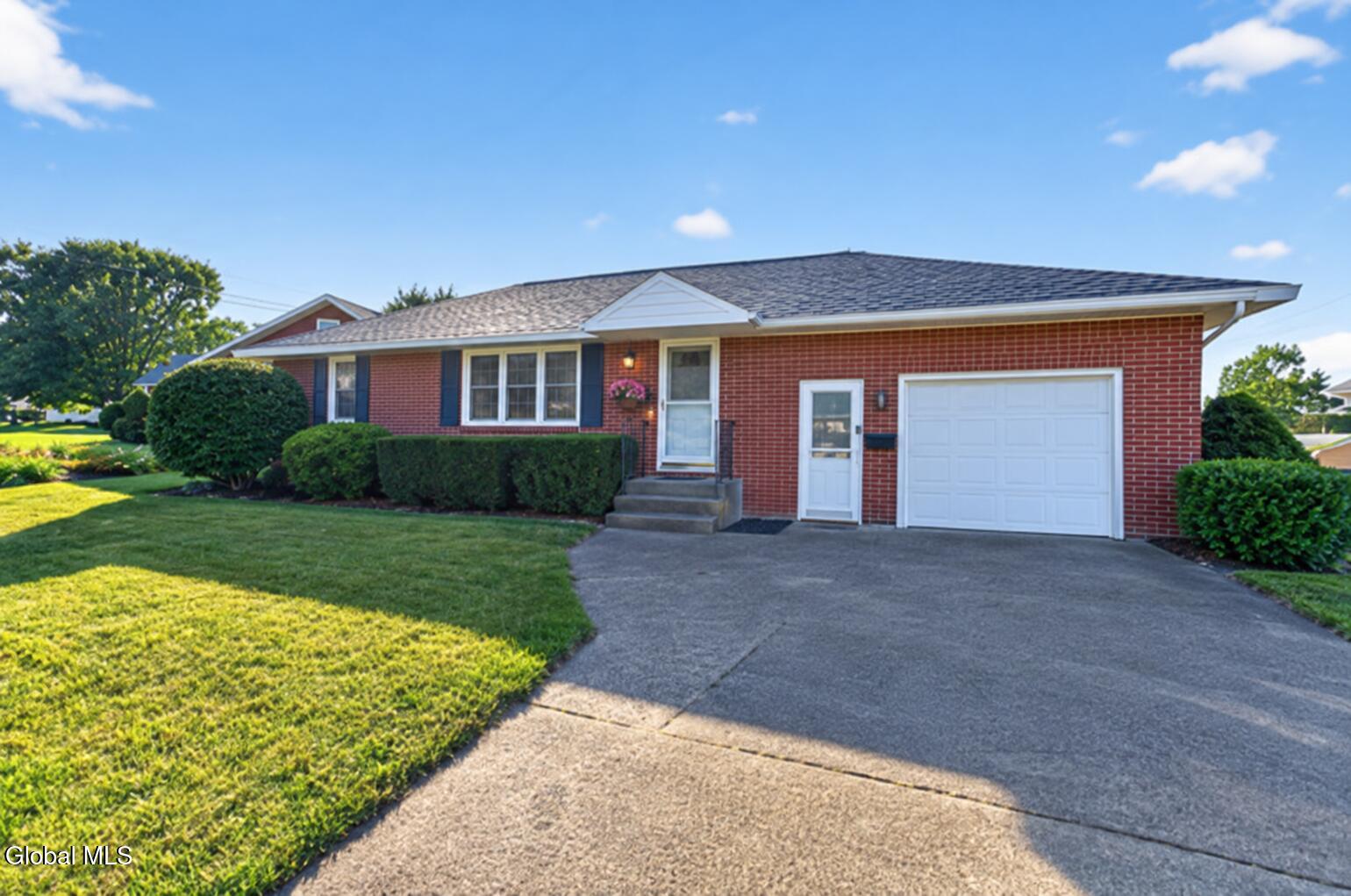 4 Iris Lane — photo