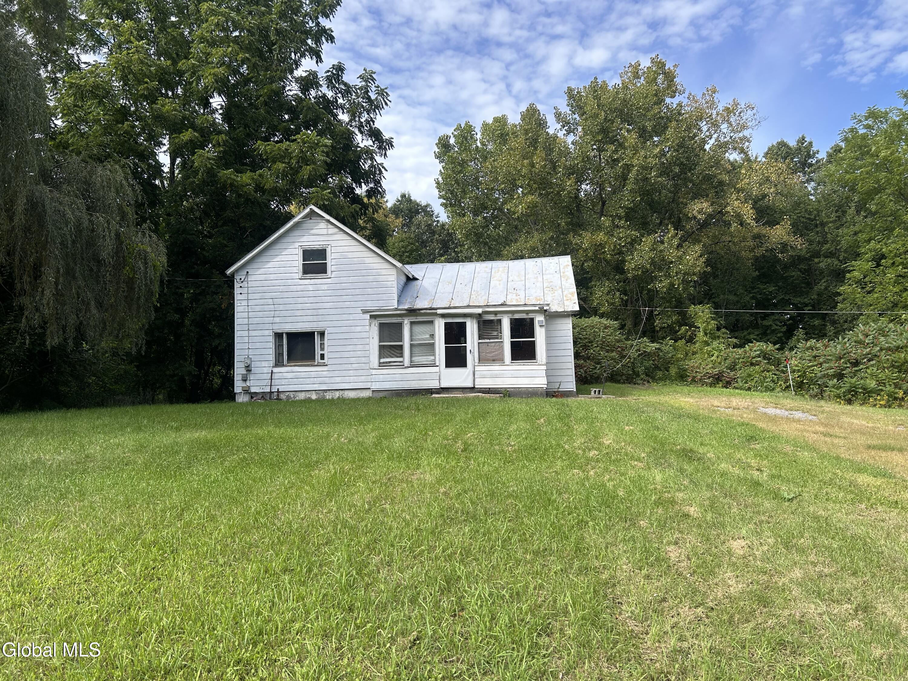 130 Round Lake Road — photo