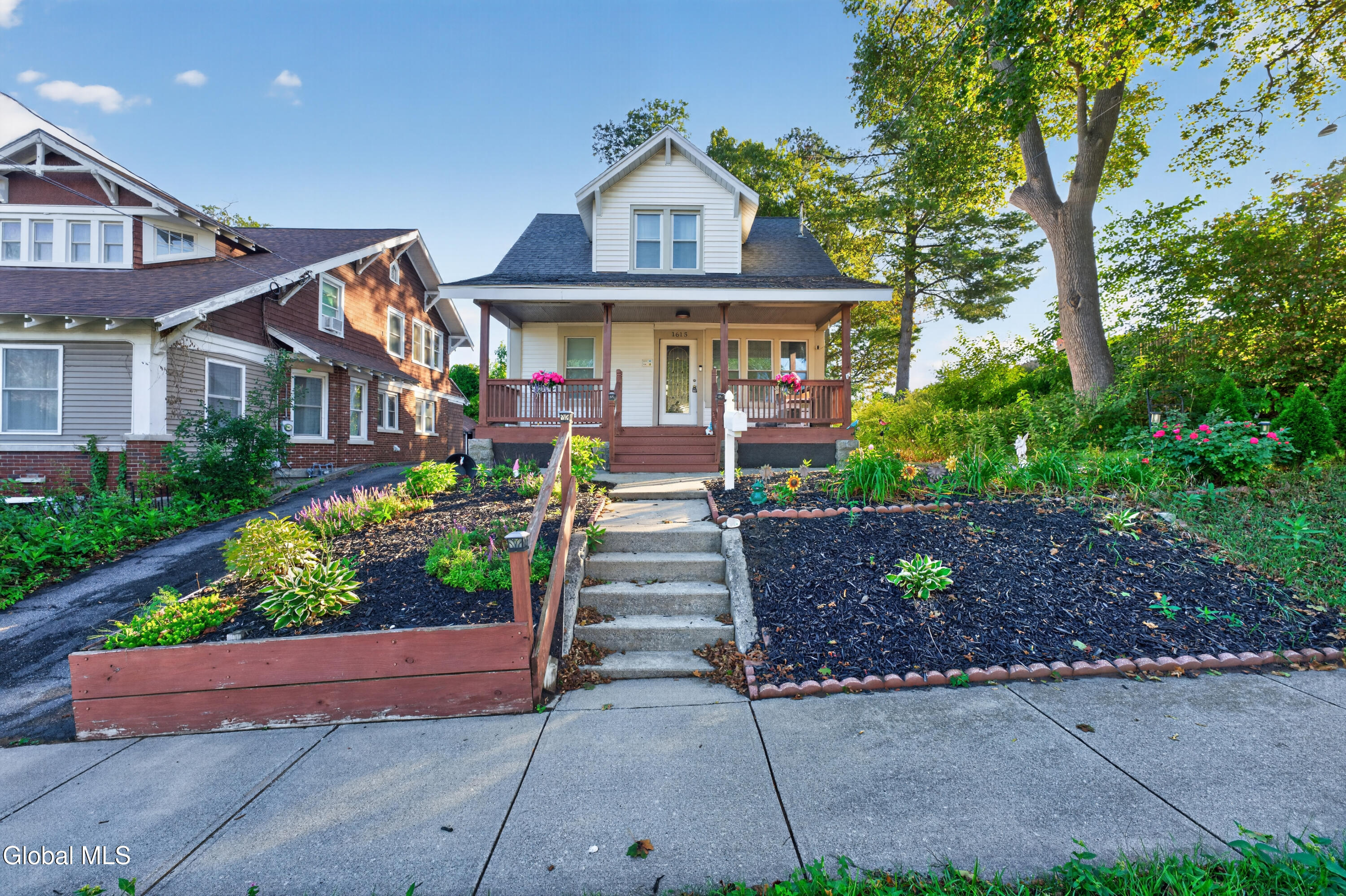 1615 Bradley Street — photo
