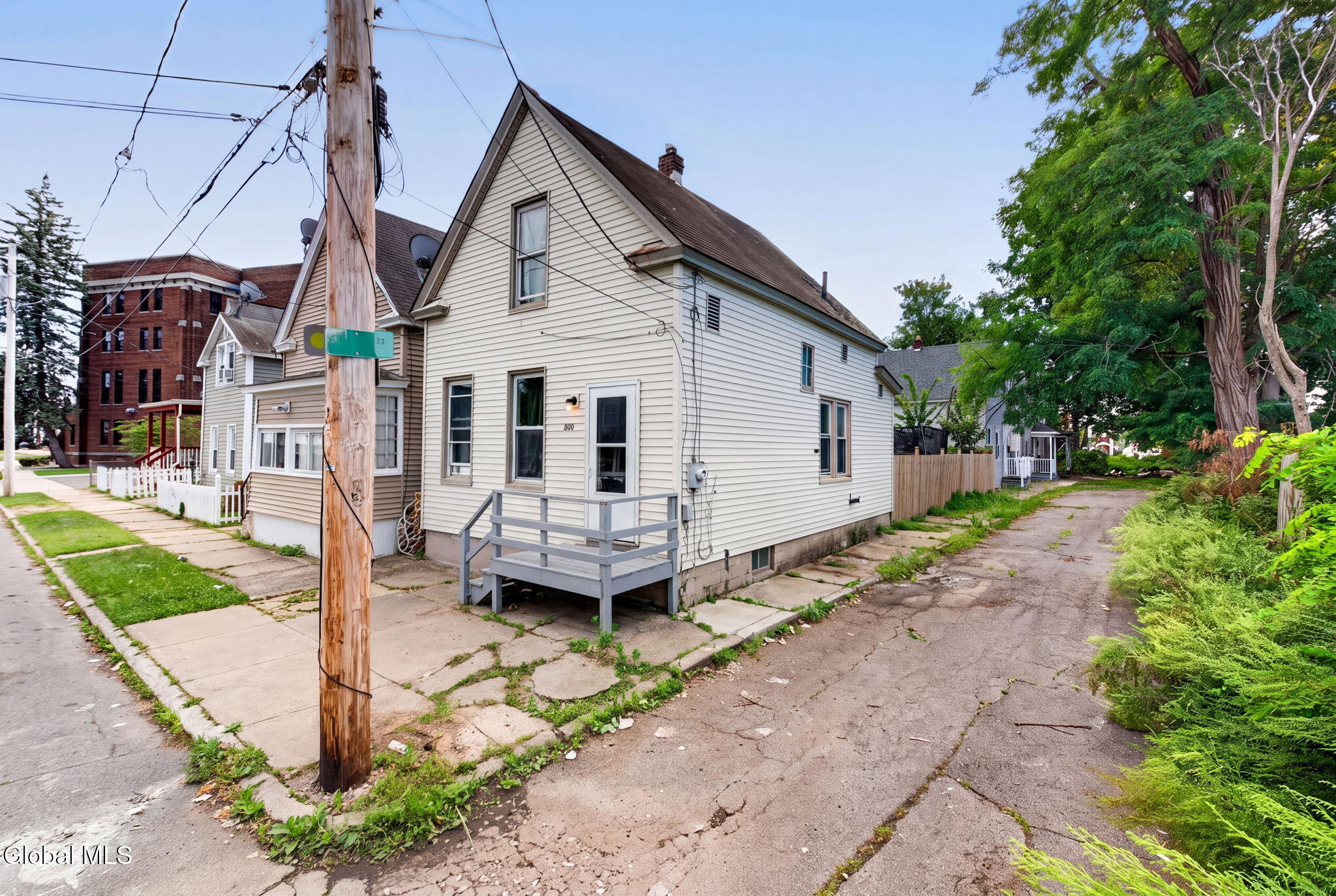 800 Emmett Street — photo