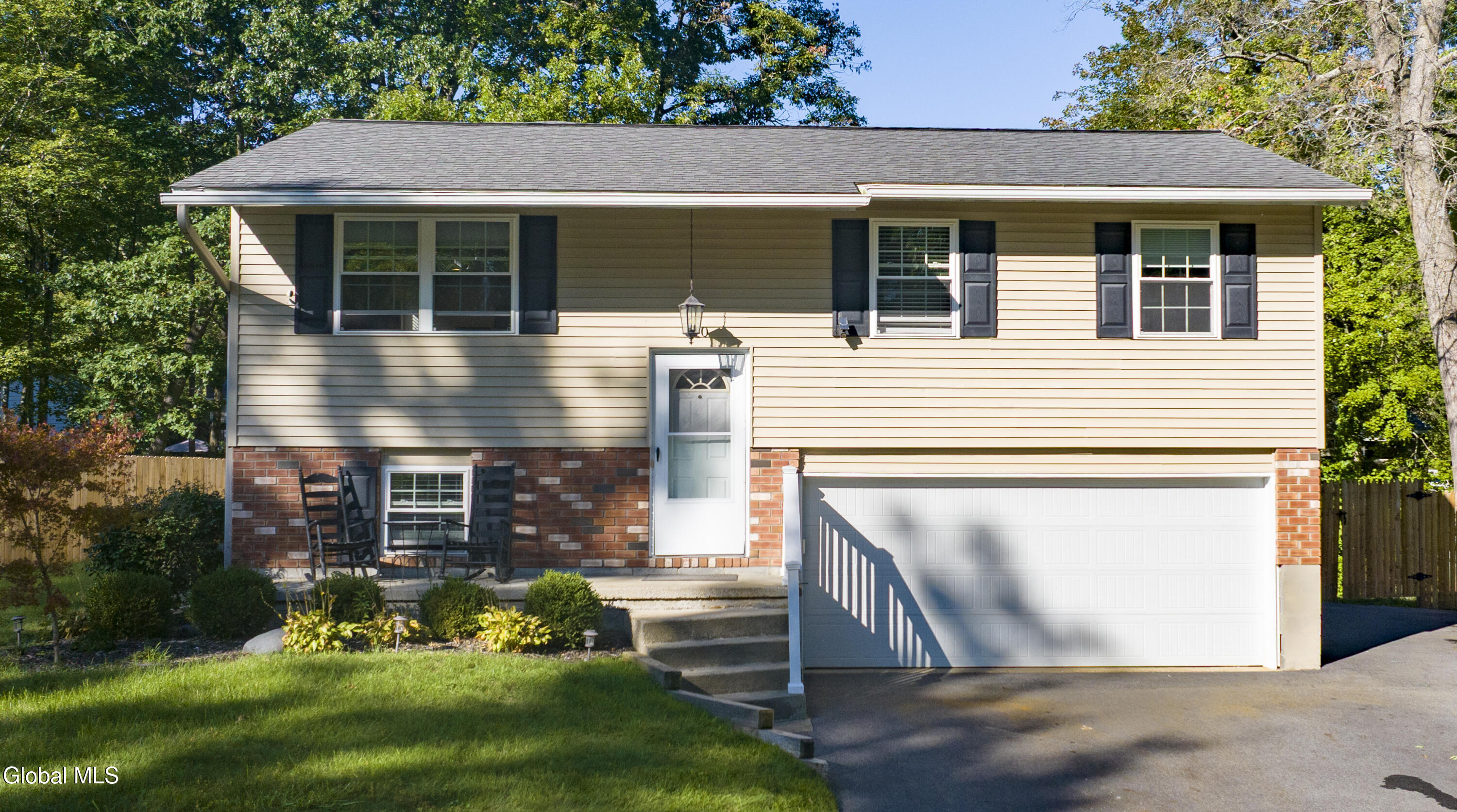10 Deerleap Place — photo