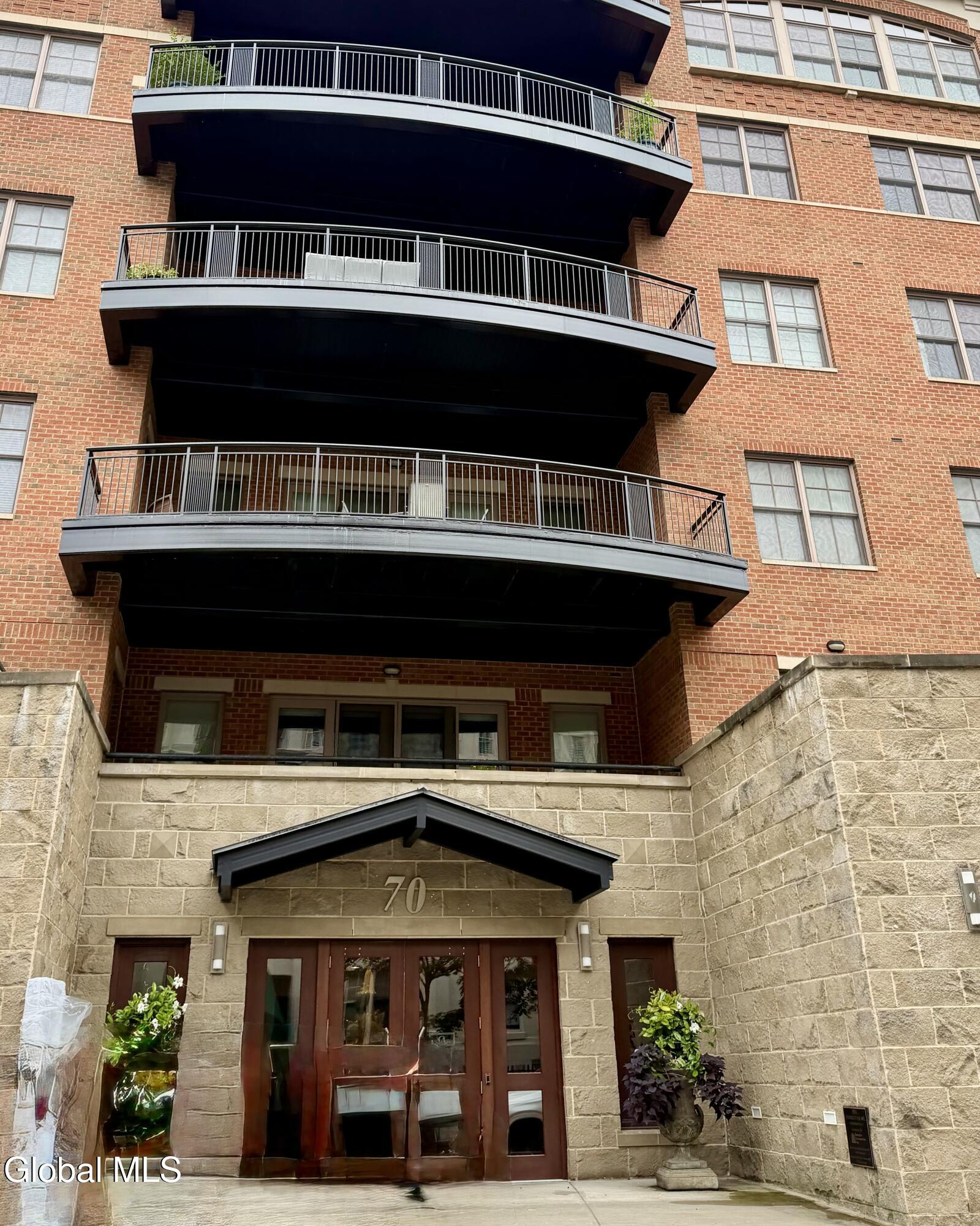 70 Railroad Place, Apt 405 — photo