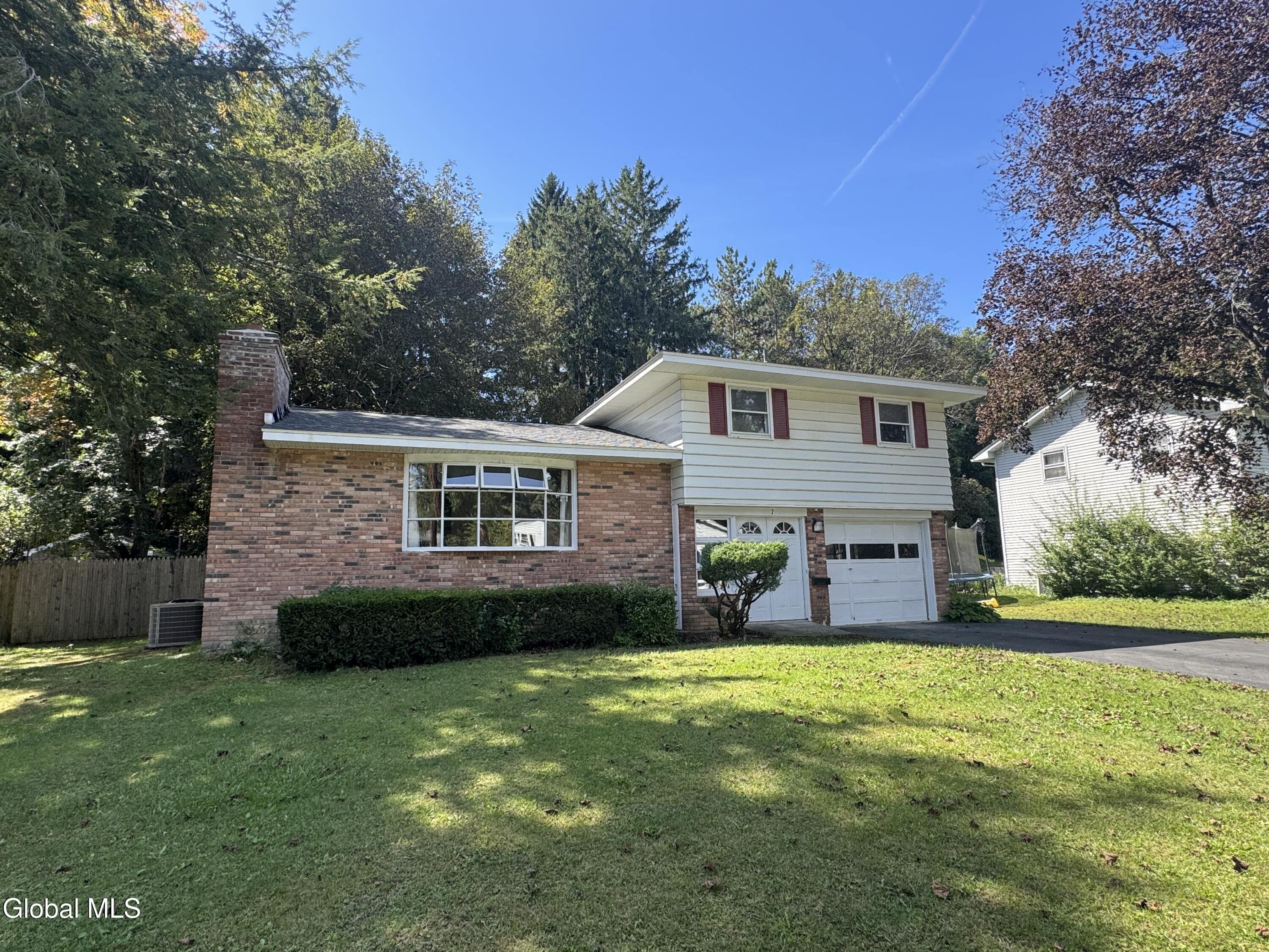 7 Woodside Court — photo
