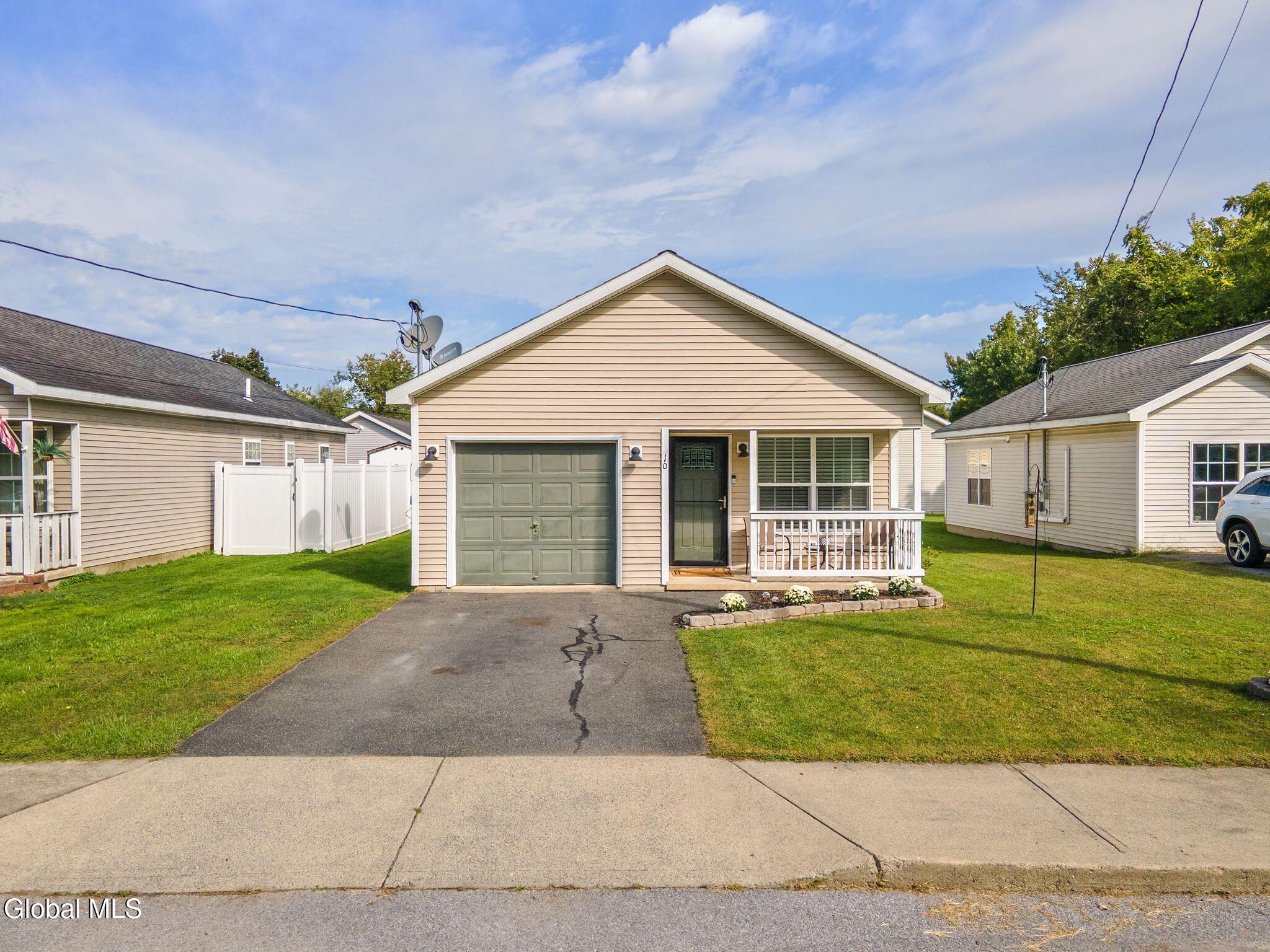 10 Rohloff Avenue — photo