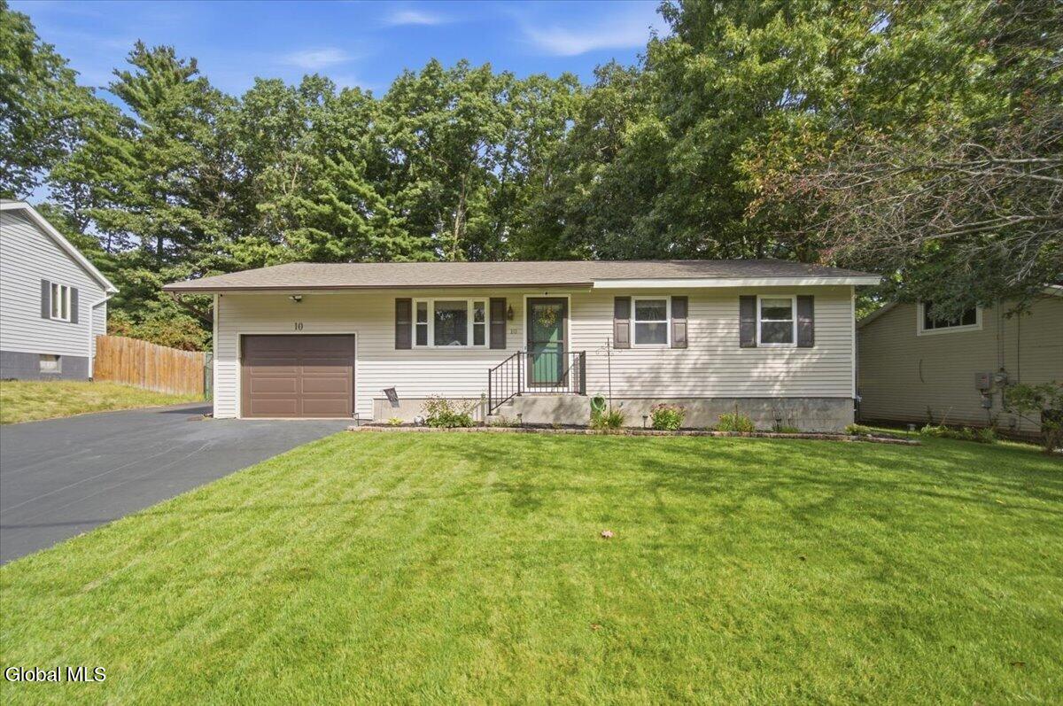 10 Curt Boulevard — photo
