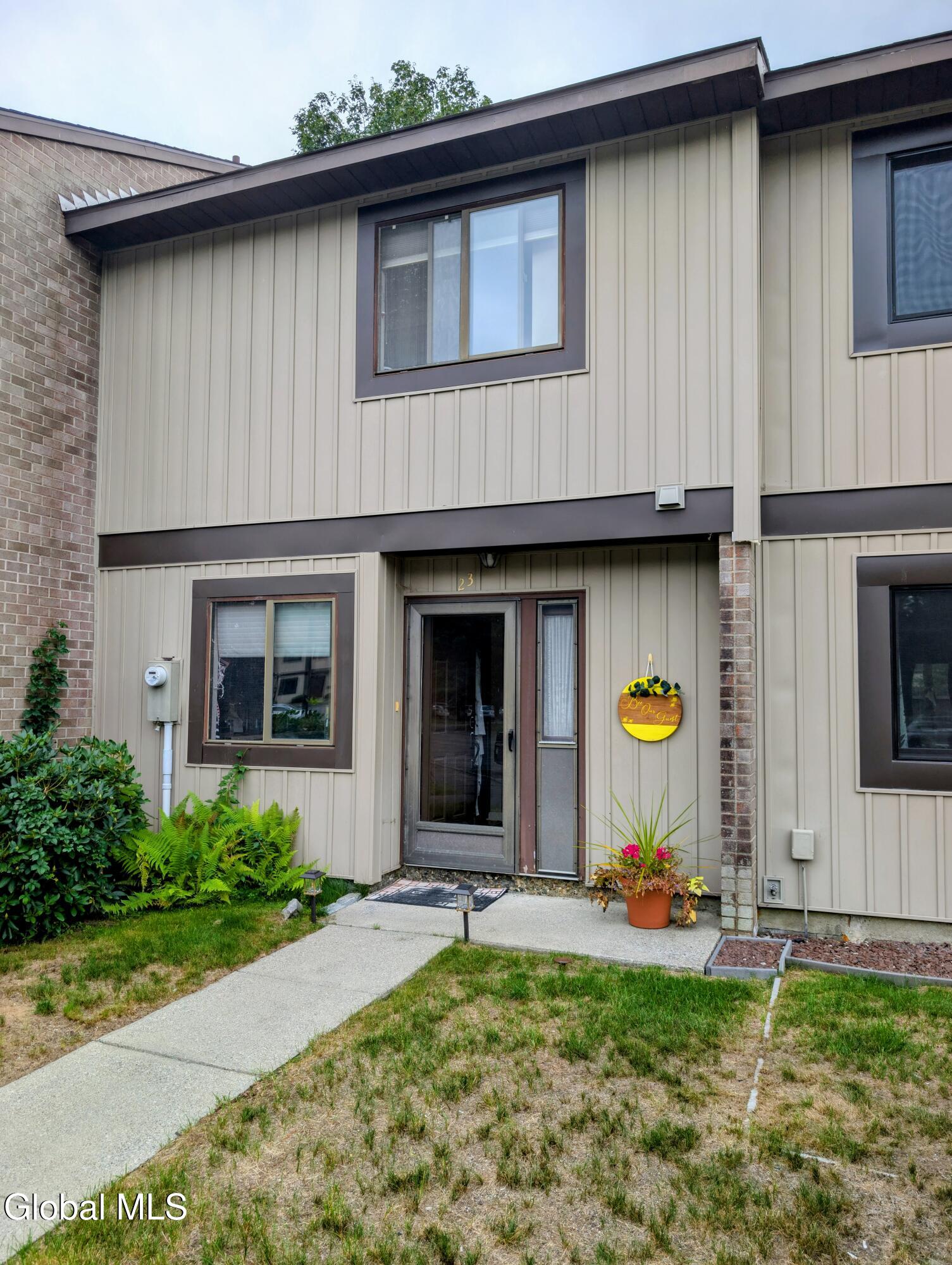 23 Point Of Woods Drive — photo