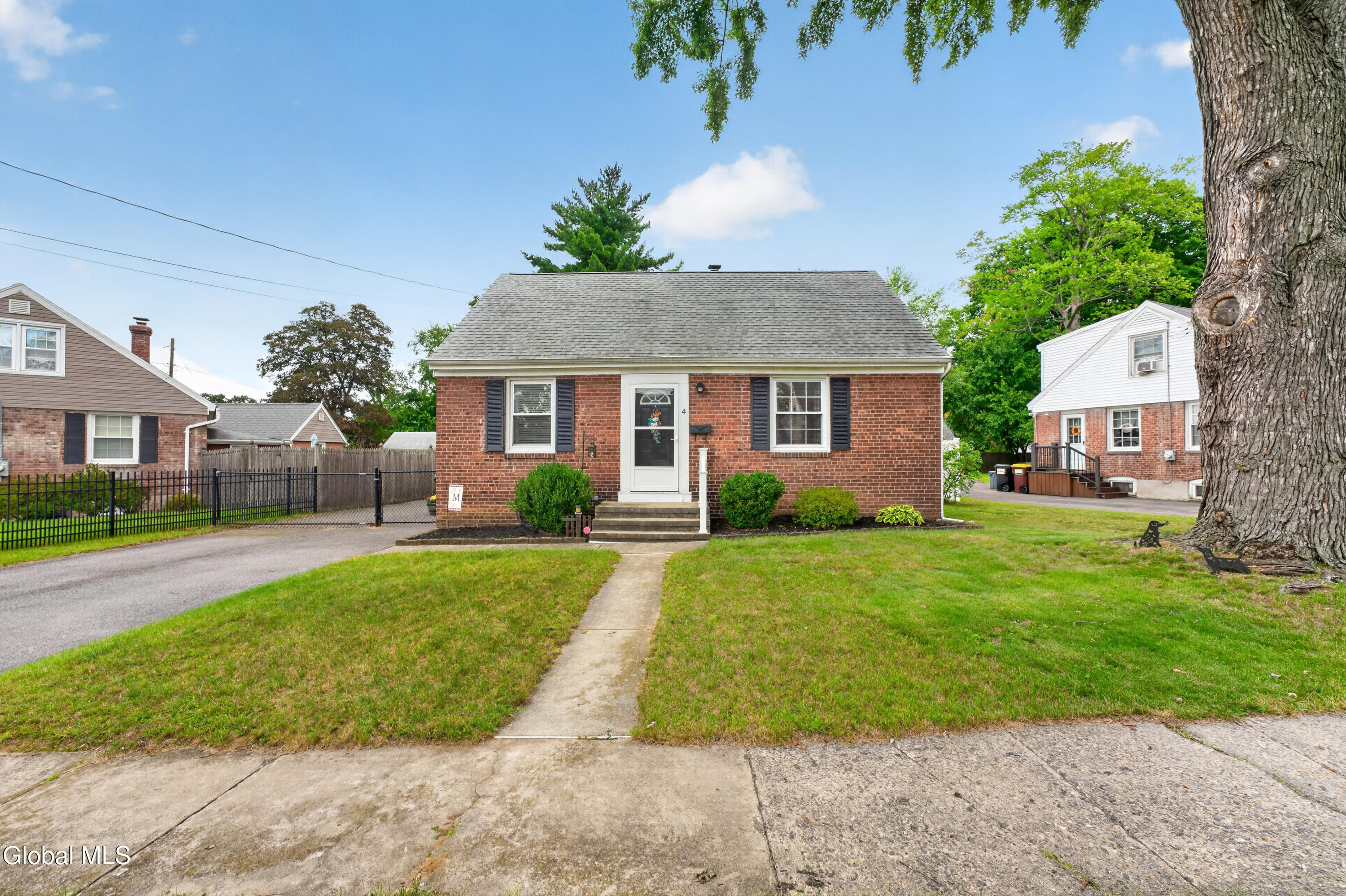 4 Eisenhower Court — photo