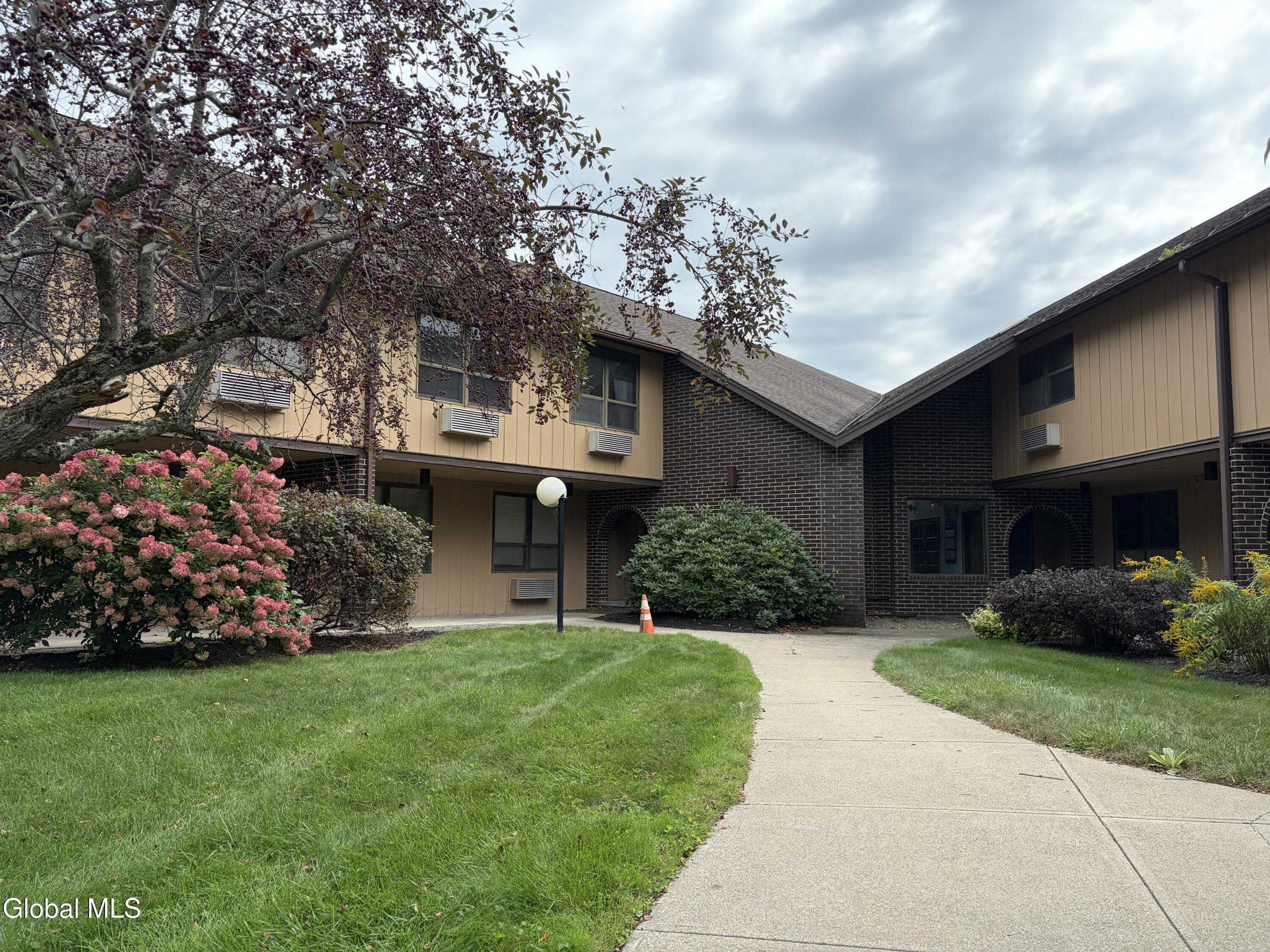 105 Lake Hill Road, Suite 6/8 — photo