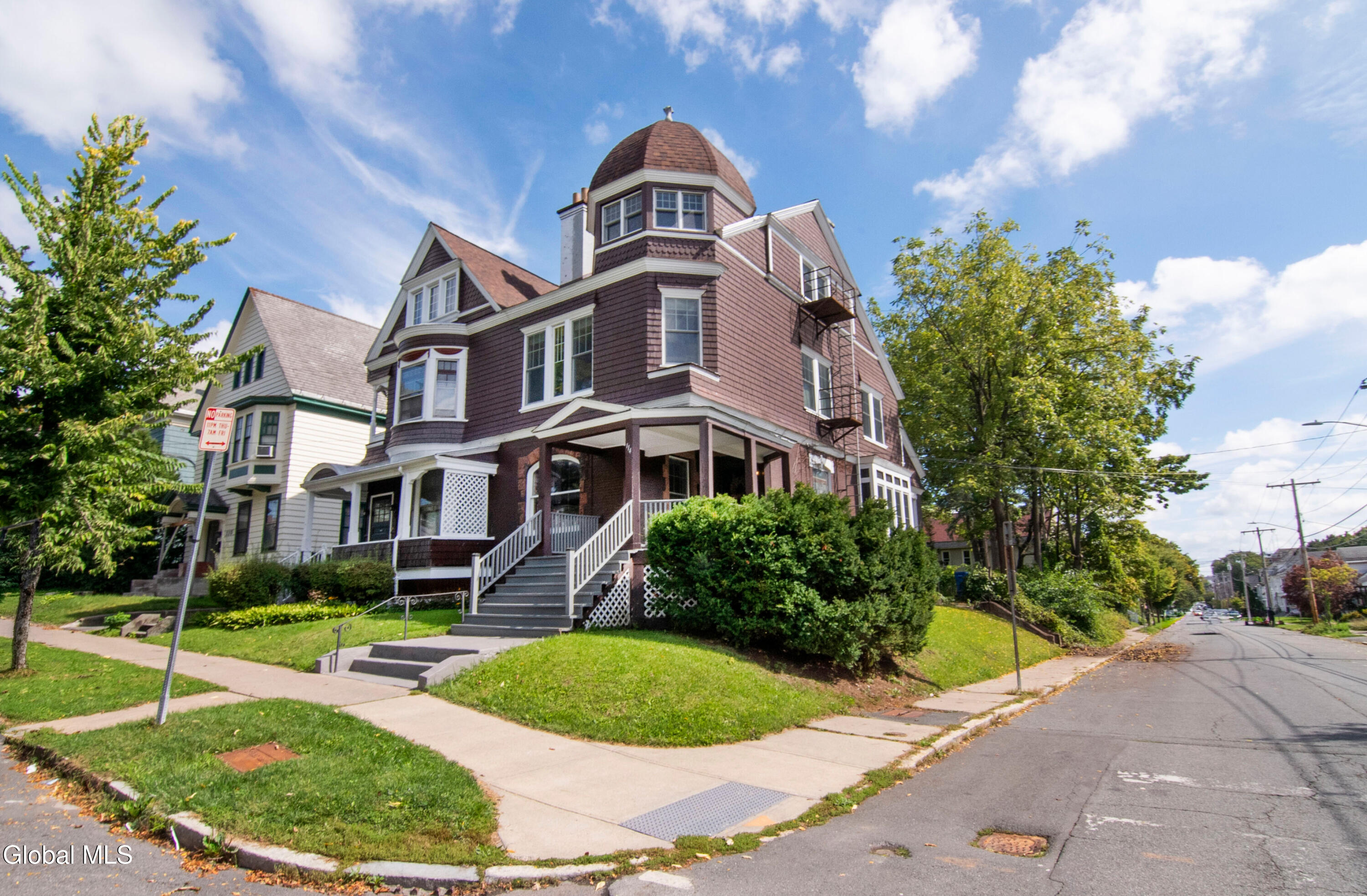 114 S Lake Avenue — photo