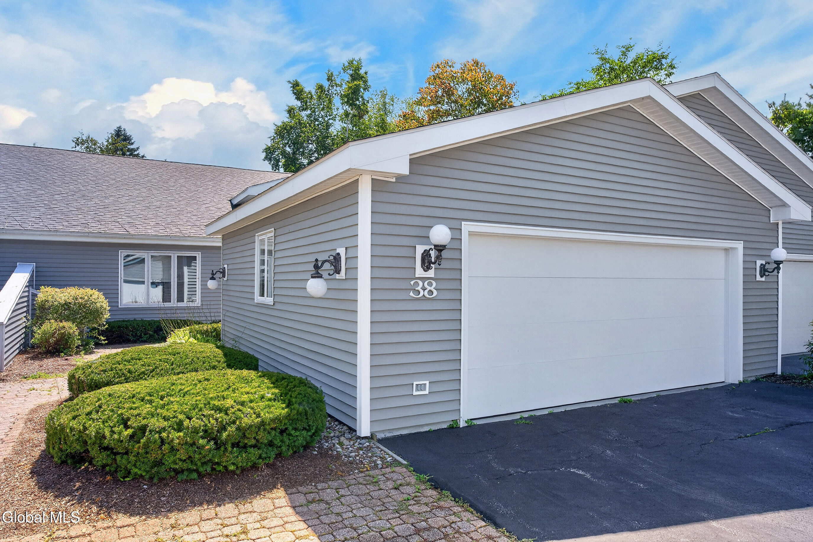 38 Lyon Court — photo