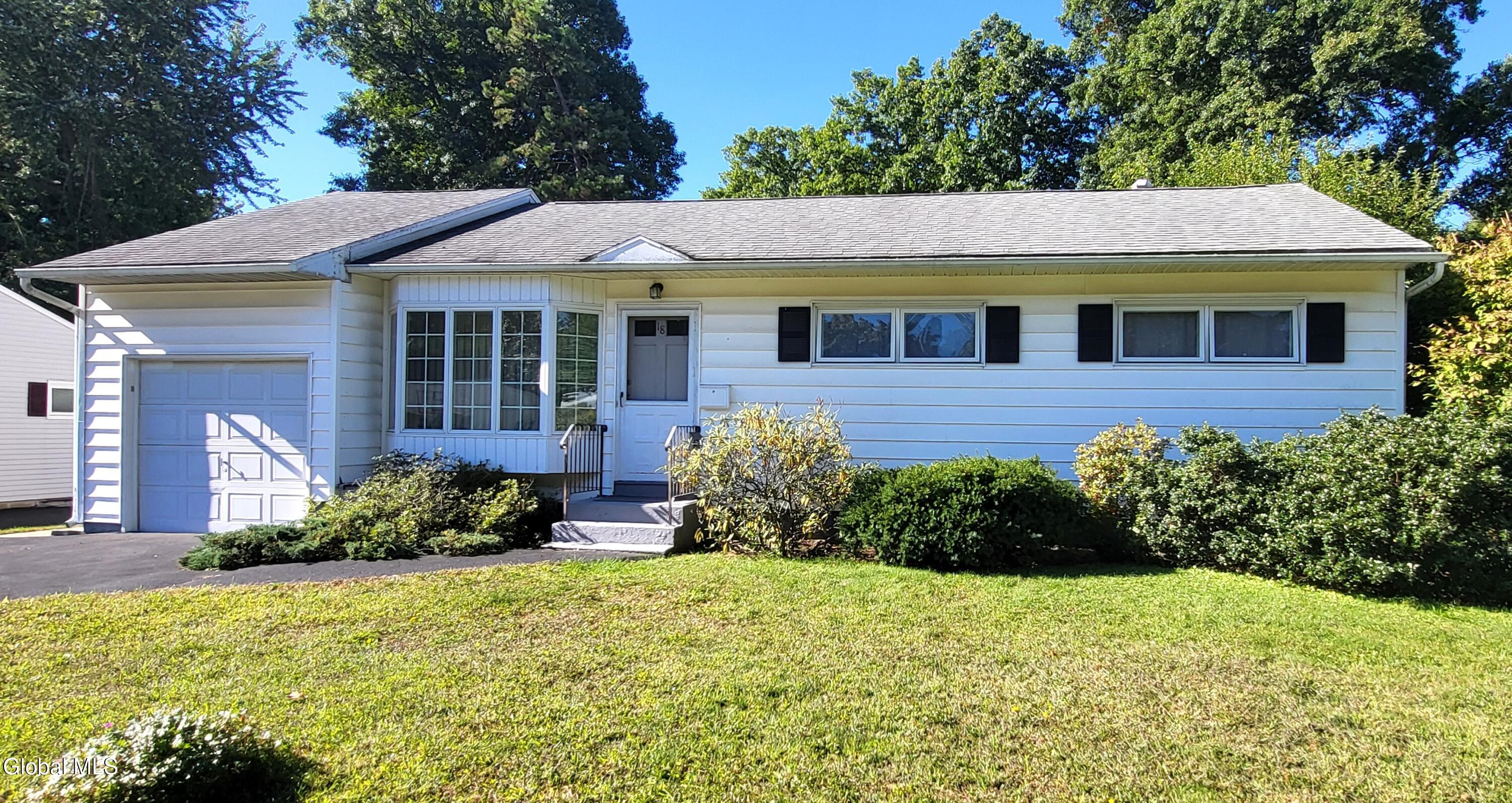 18 Tattersall Lane — photo