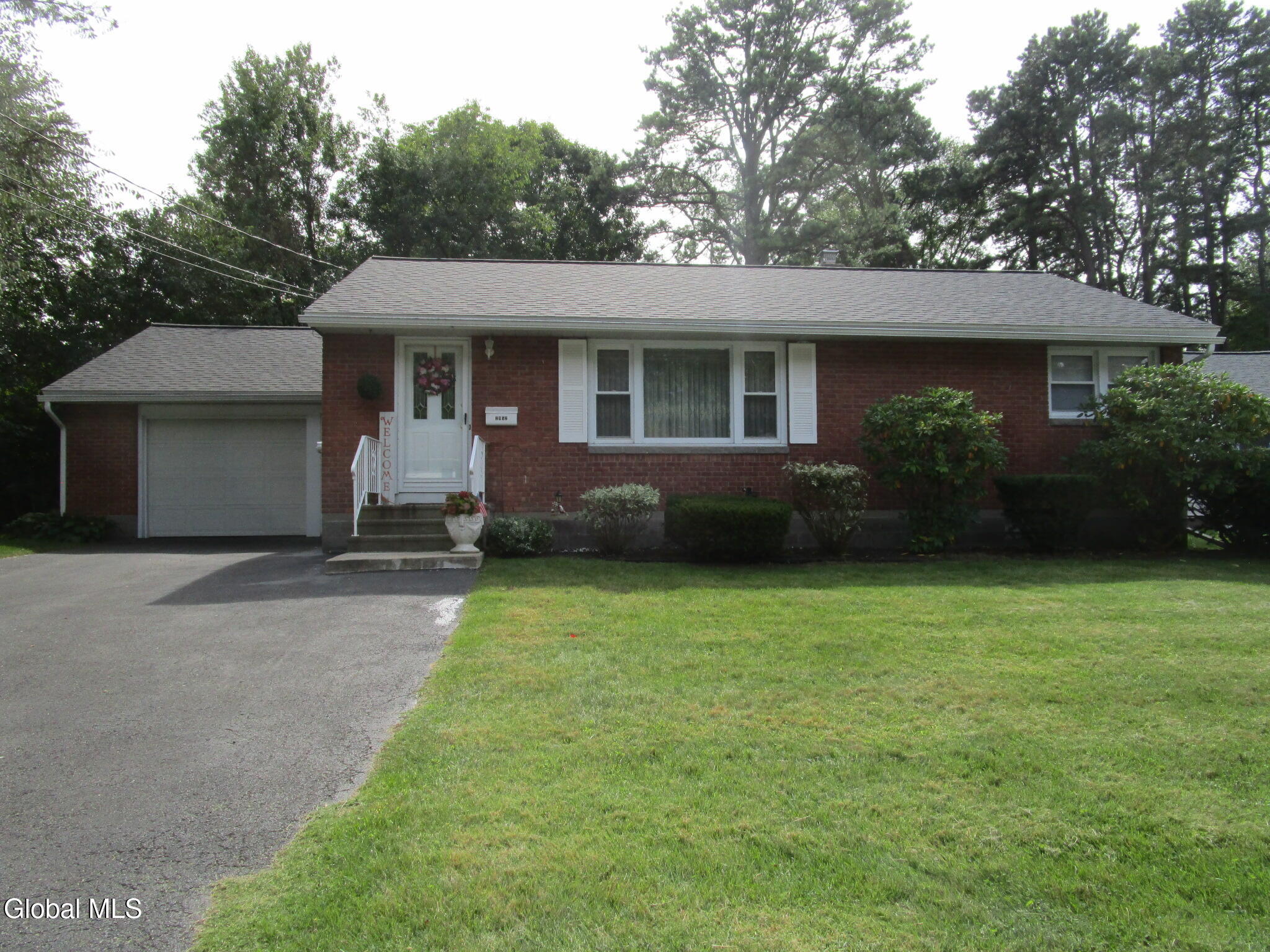 2952 Gibson Street — photo
