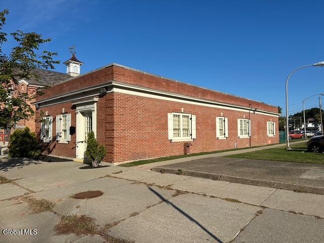 24 Maple Street — photo