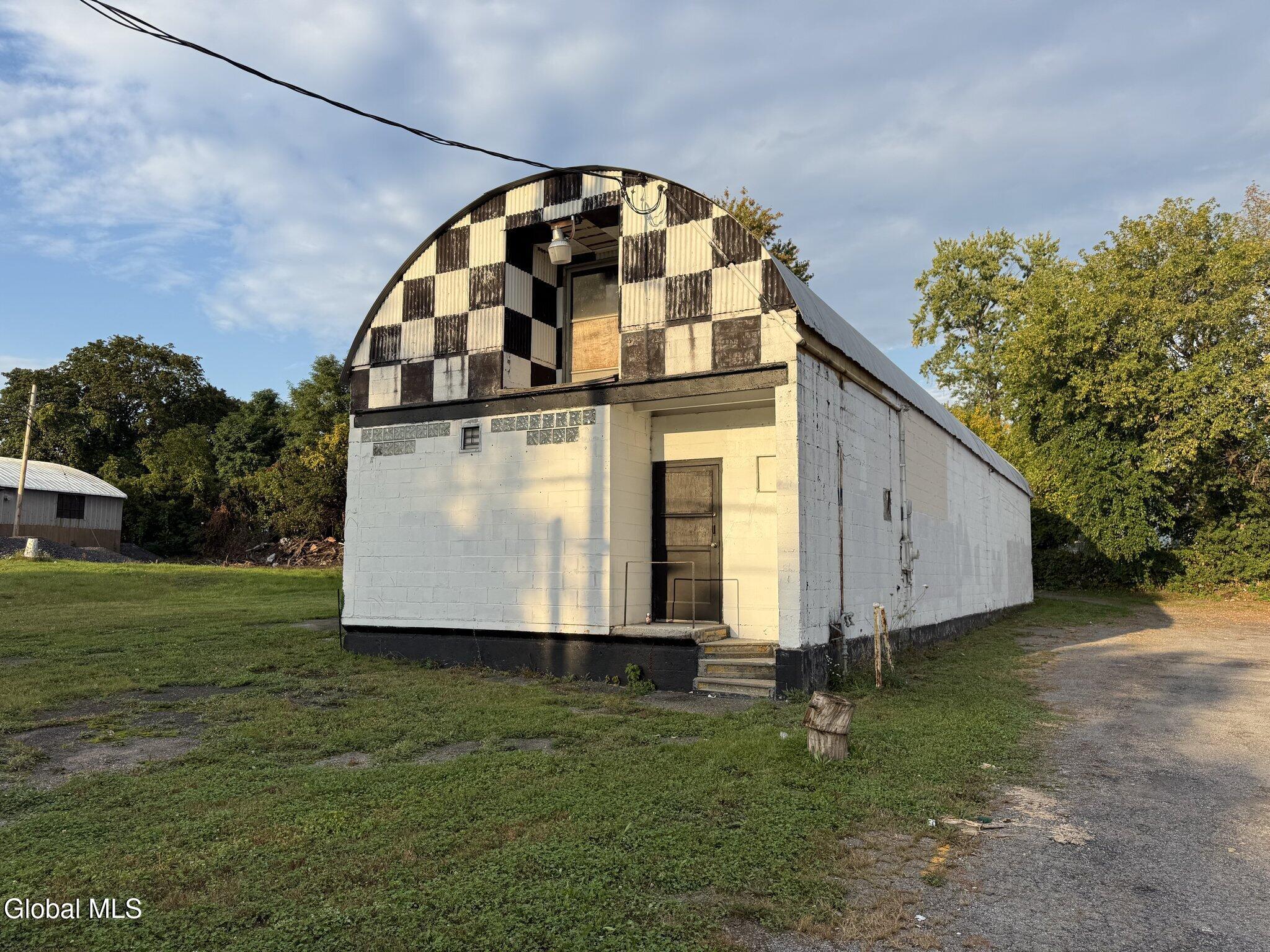 175 W Main Street — photo