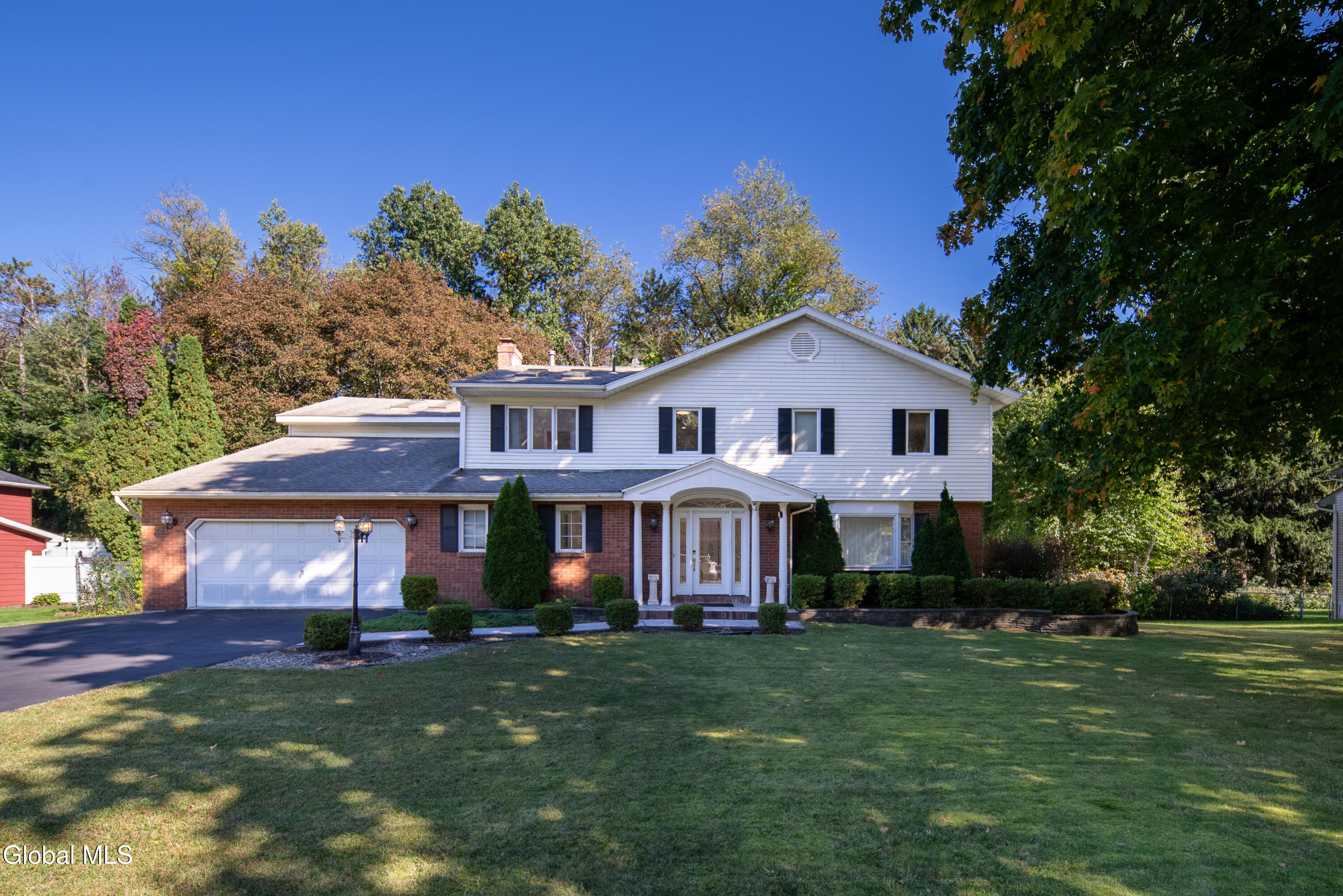 13 Laurel Drive — photo