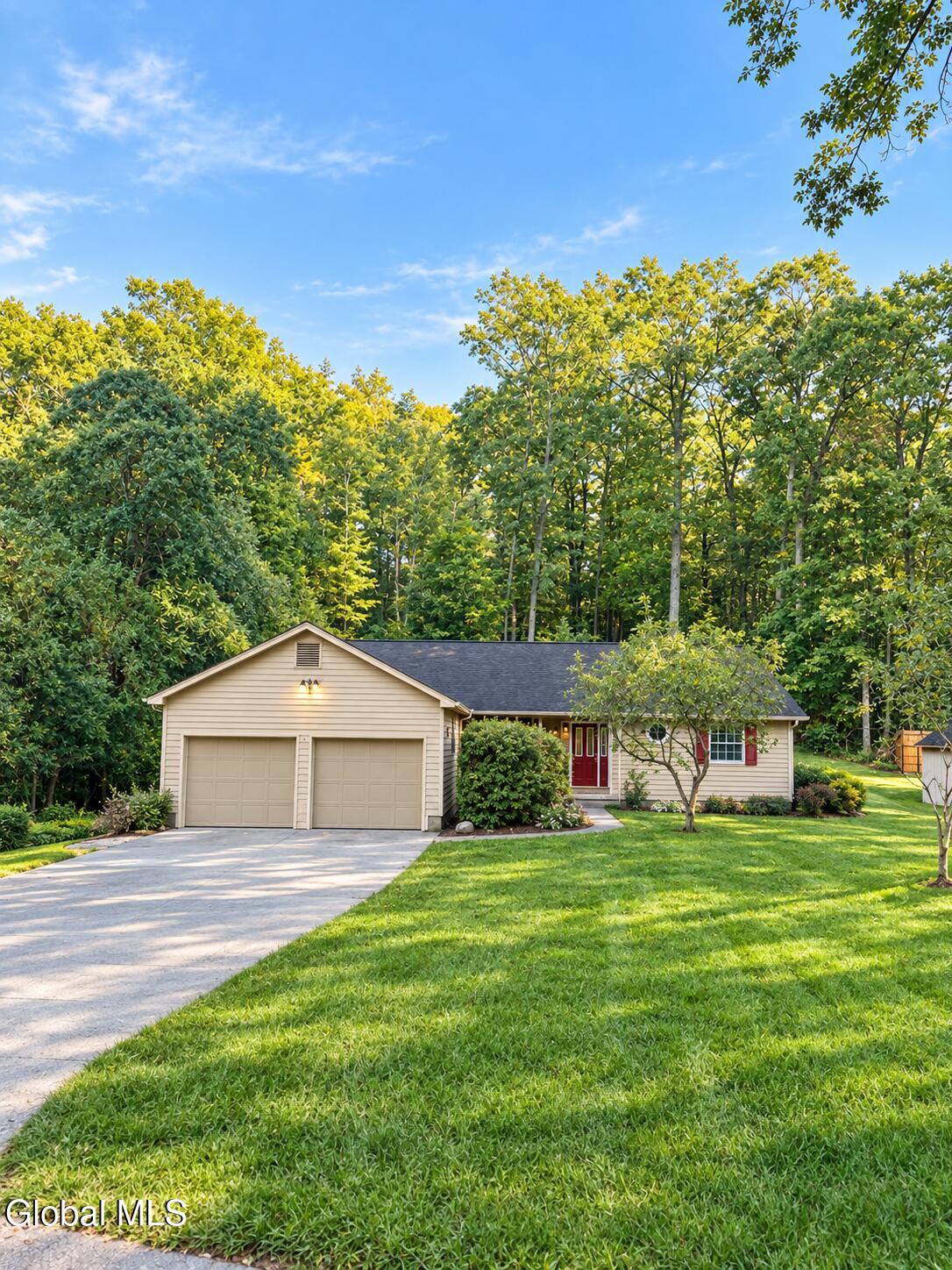 35 Cedarwood Drive — photo