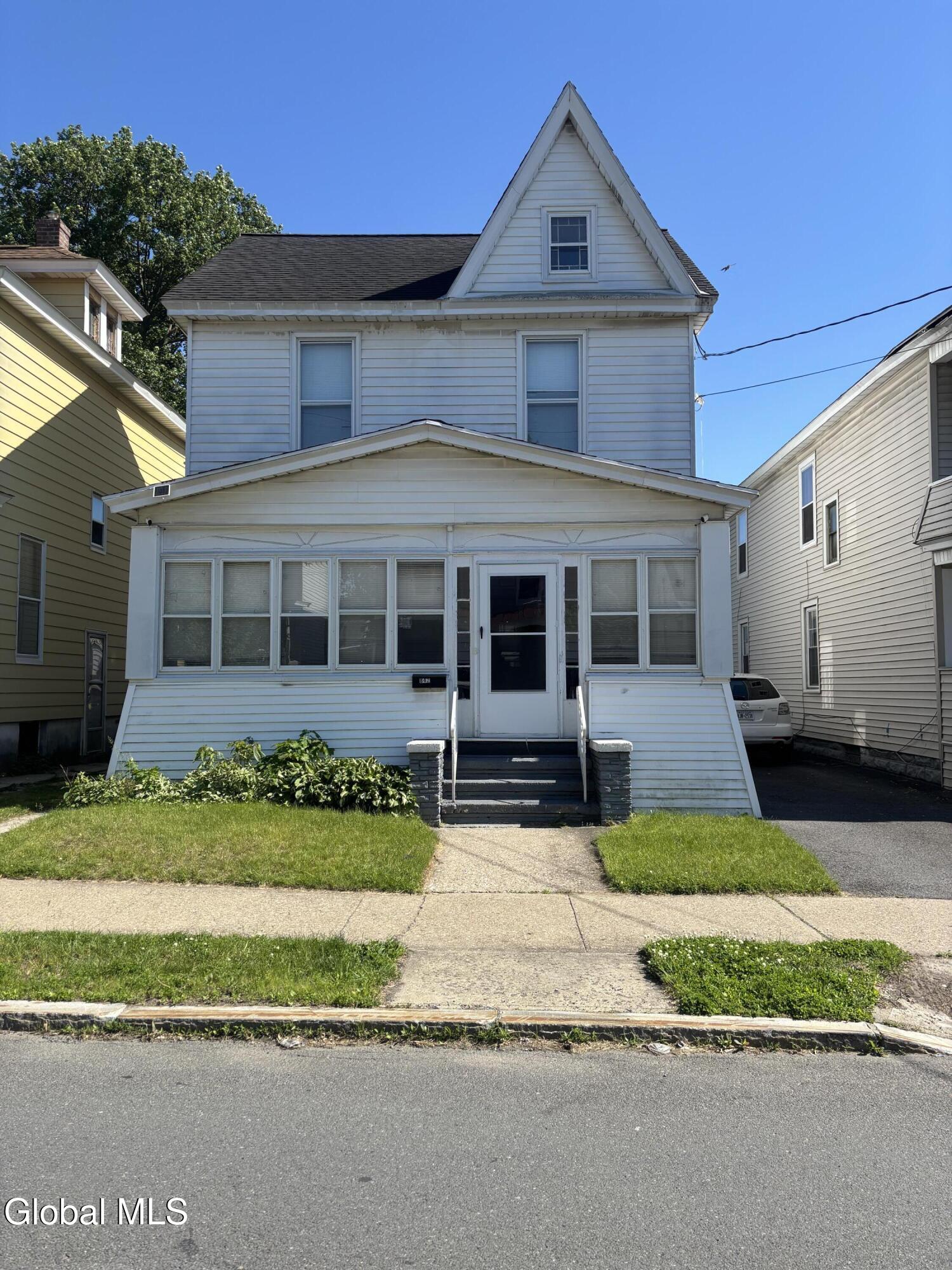 842 Main Avenue — photo