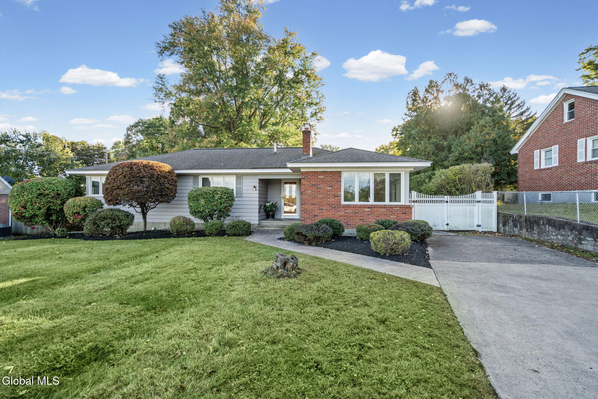 1216 Hillside Drive — photo