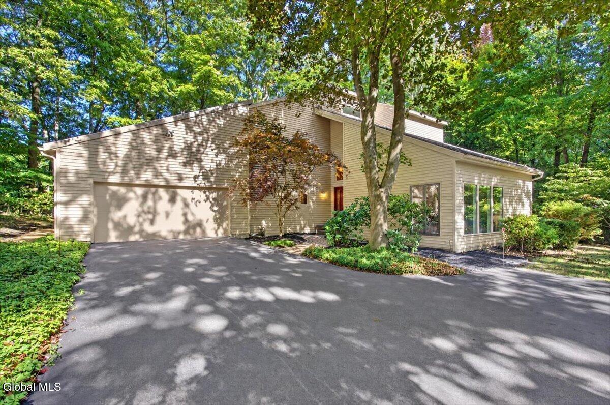 11 Beechridge Road — photo
