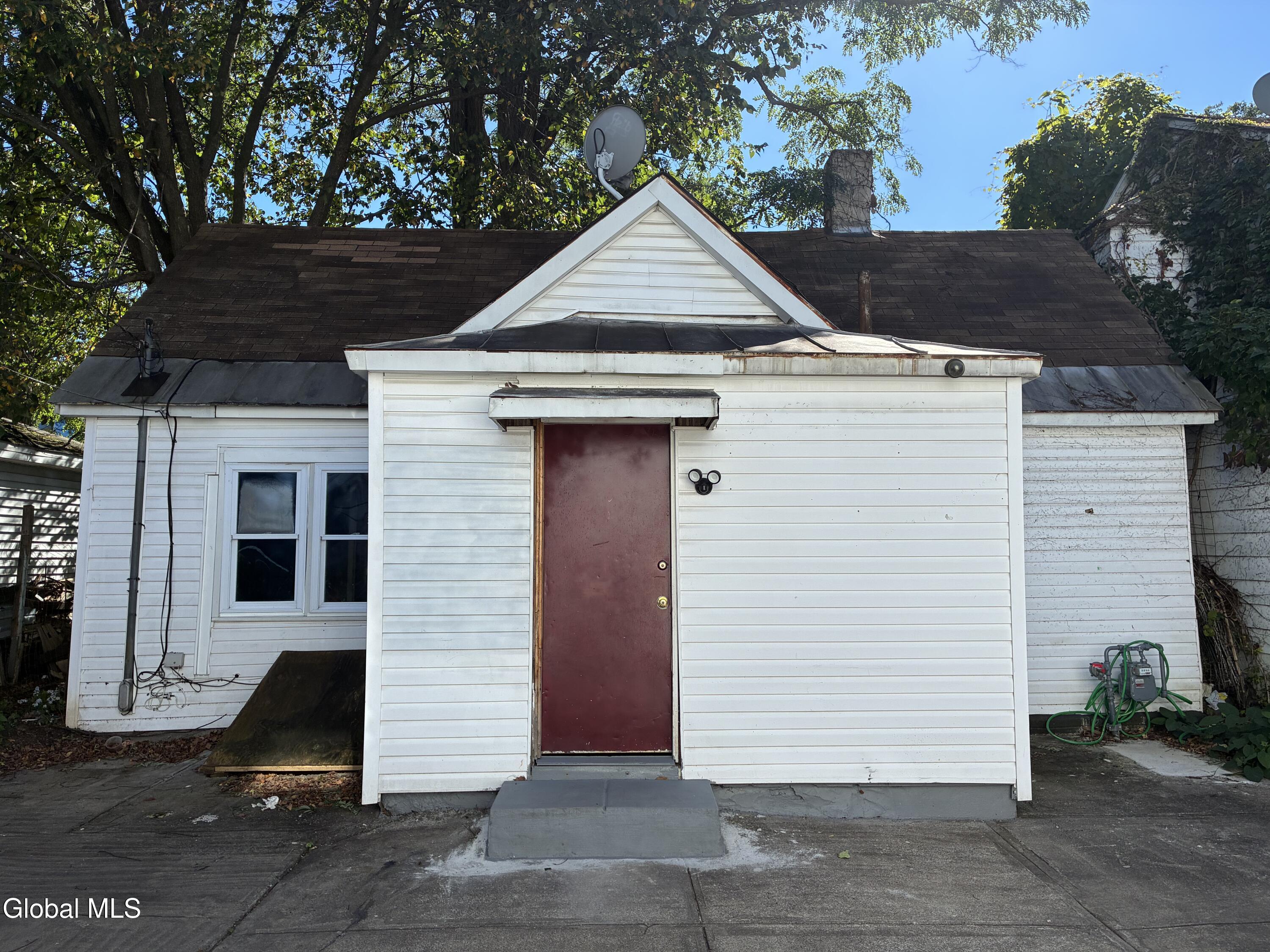922 Bridge Street — photo