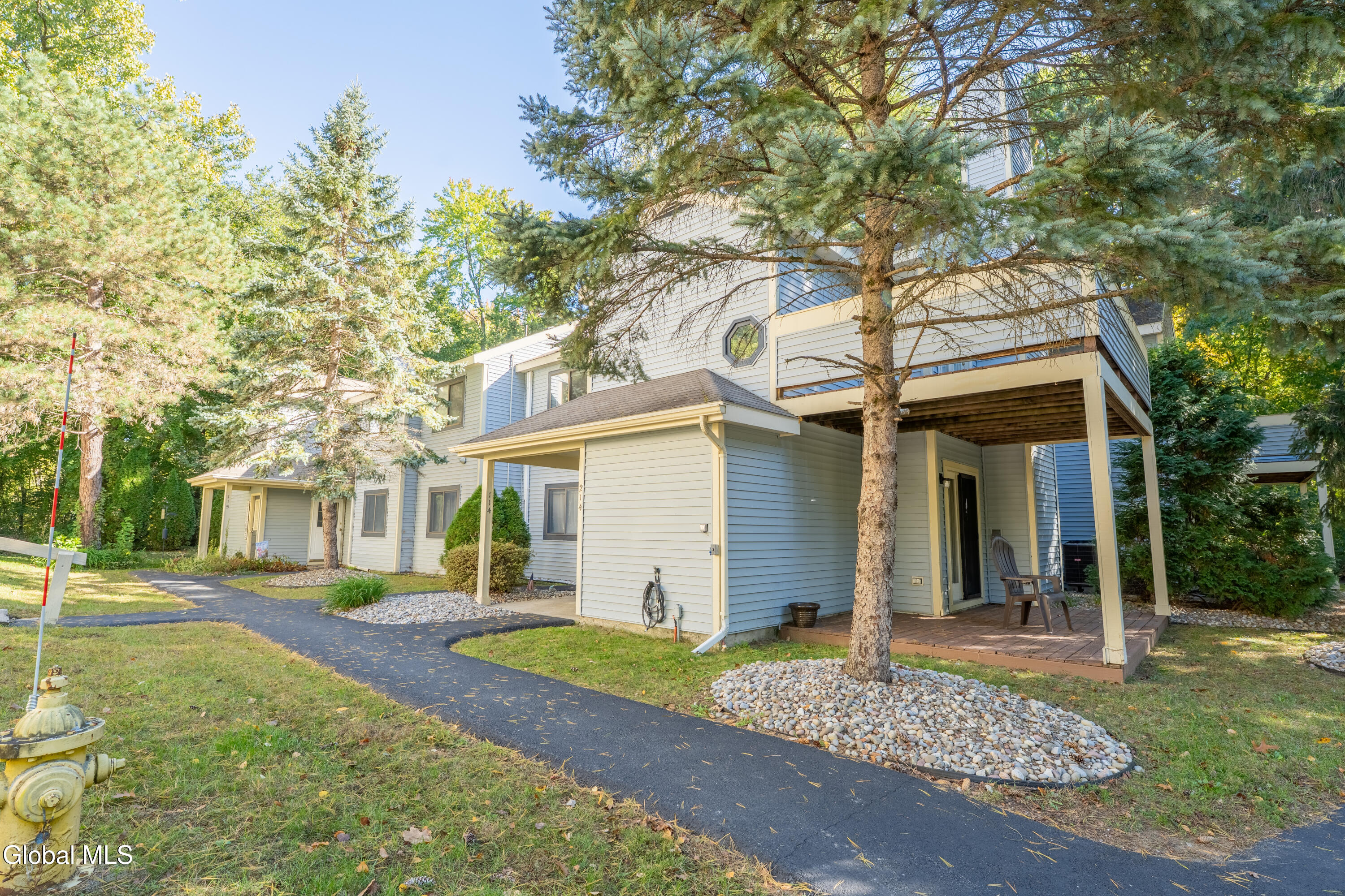 214 Yorktown Drive — photo
