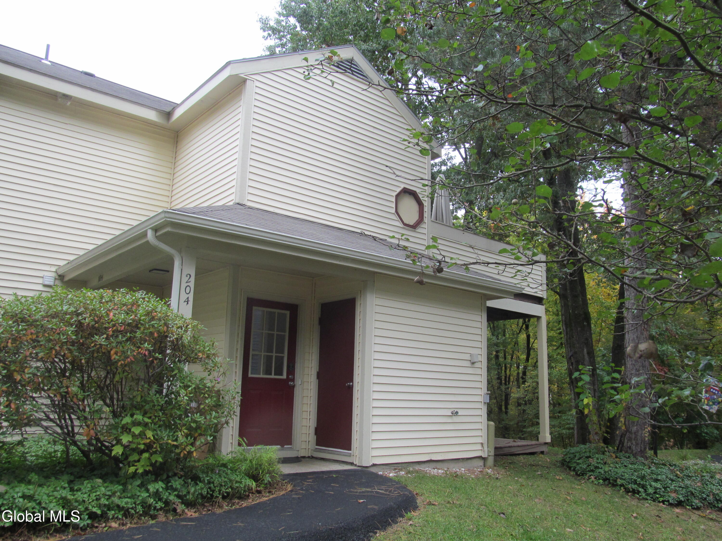204 Yorktown Drive — photo