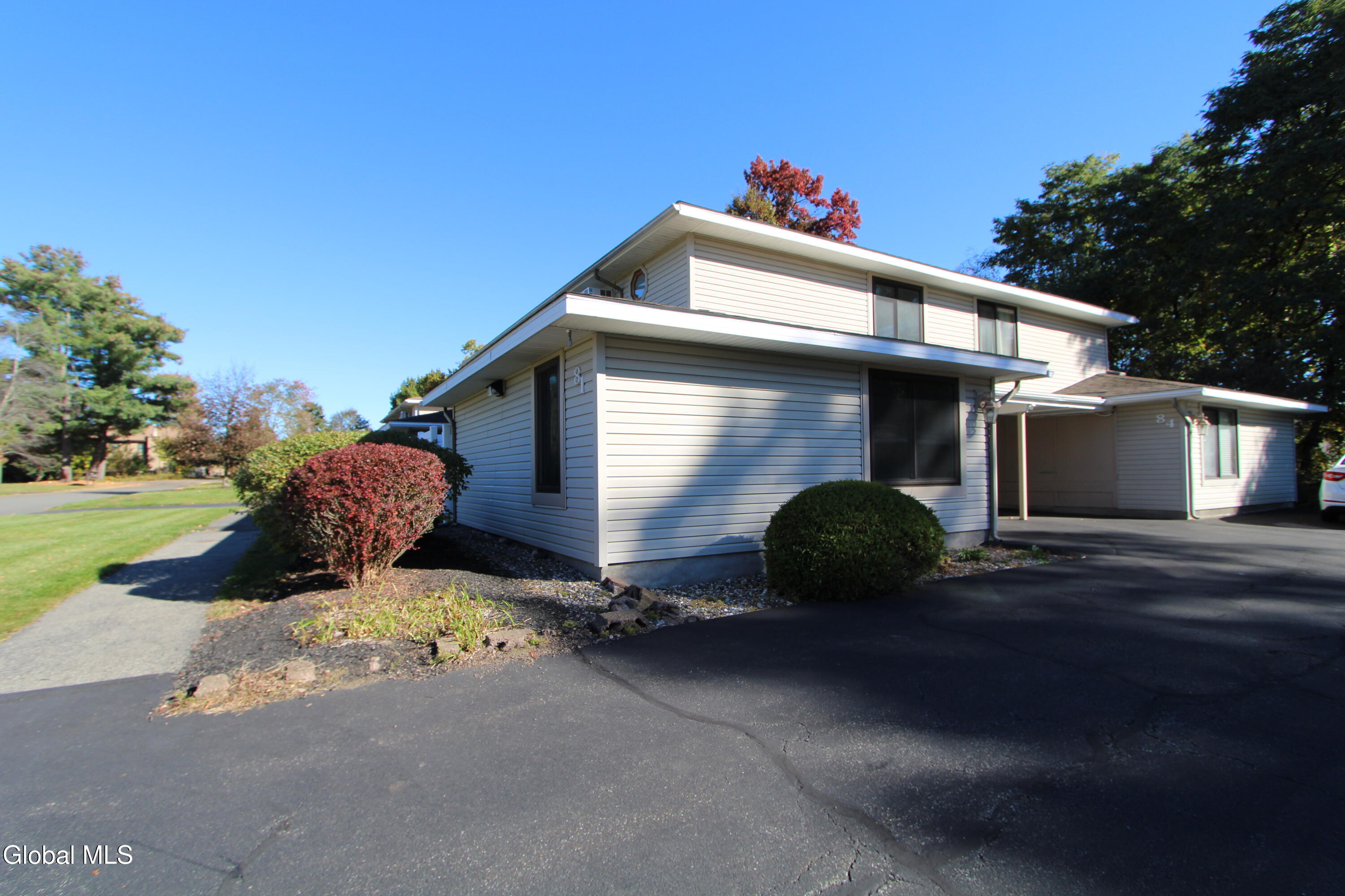 81 Yorkshire Drive — photo