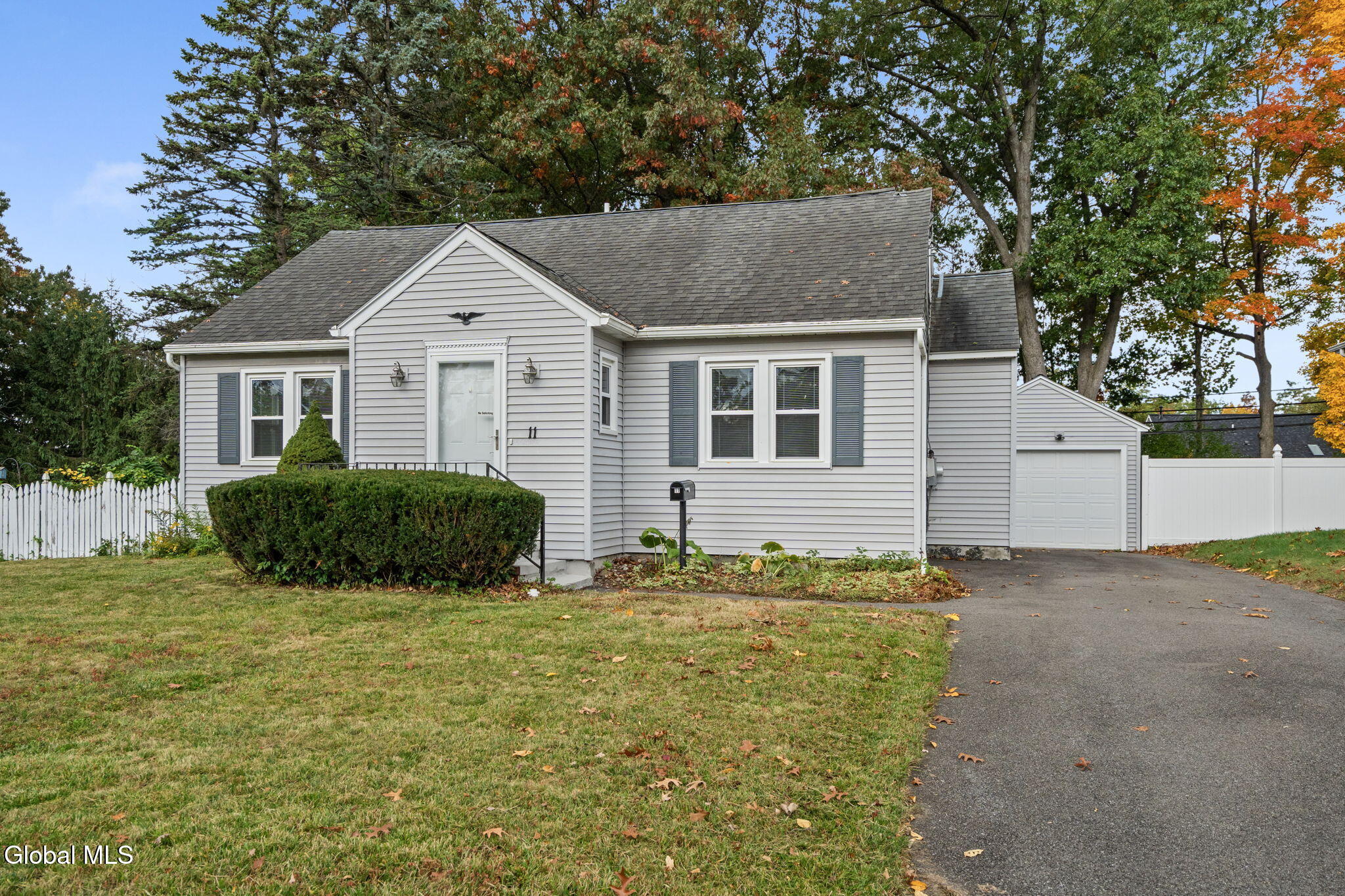 11 Grandview Drive — photo
