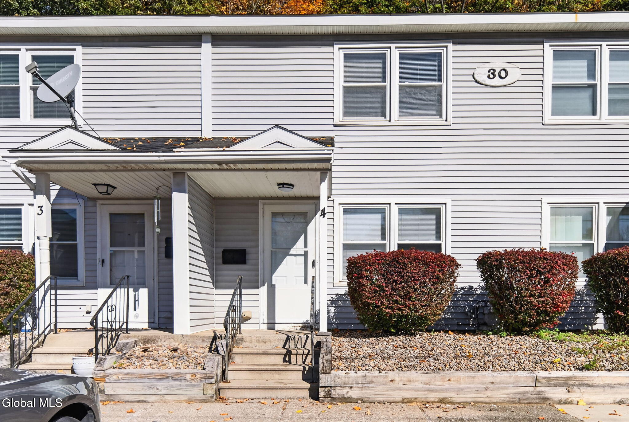 30 Warsaw Avenue, Apt 4 — photo