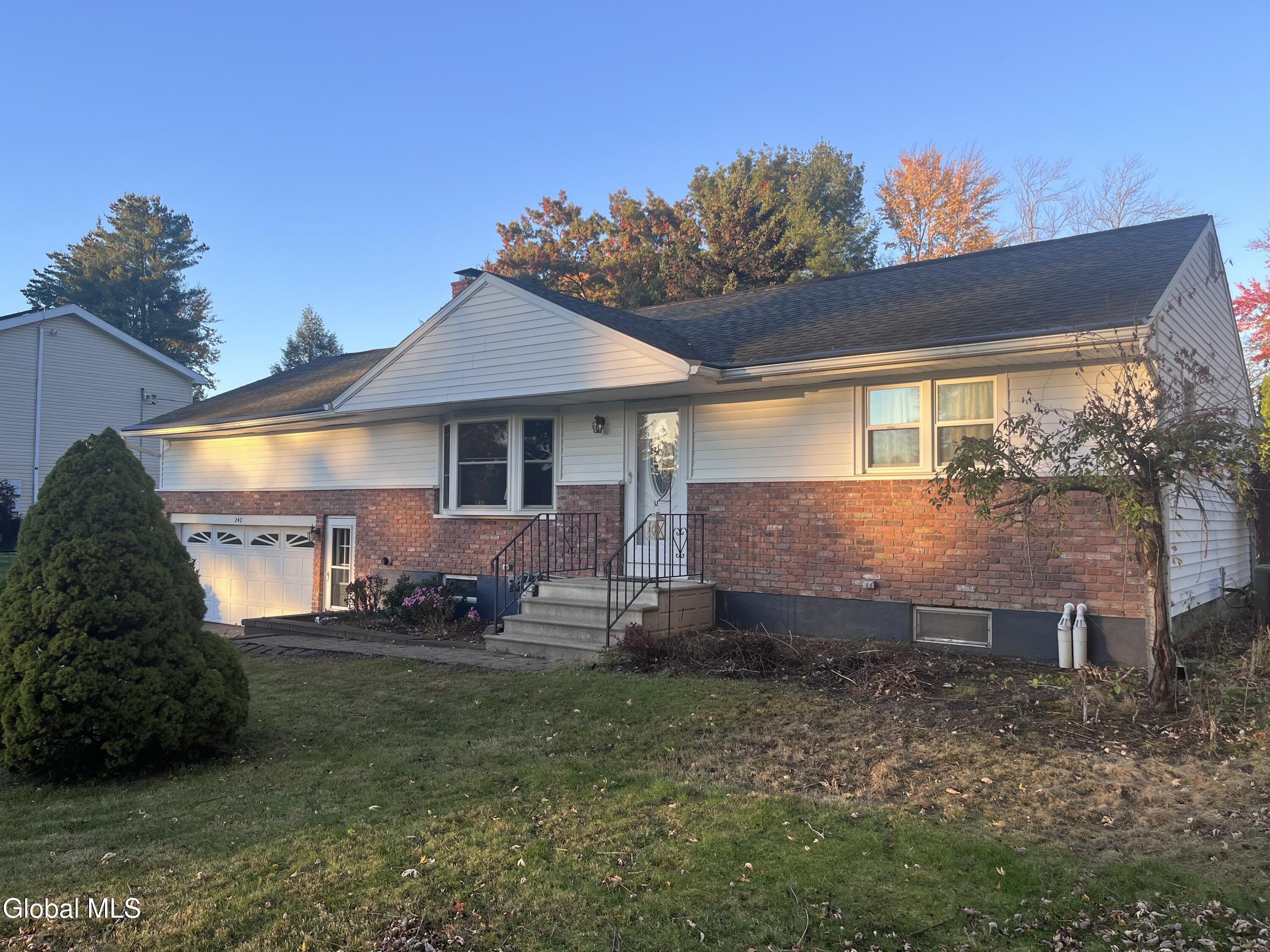 242 Pinewood Drive — photo