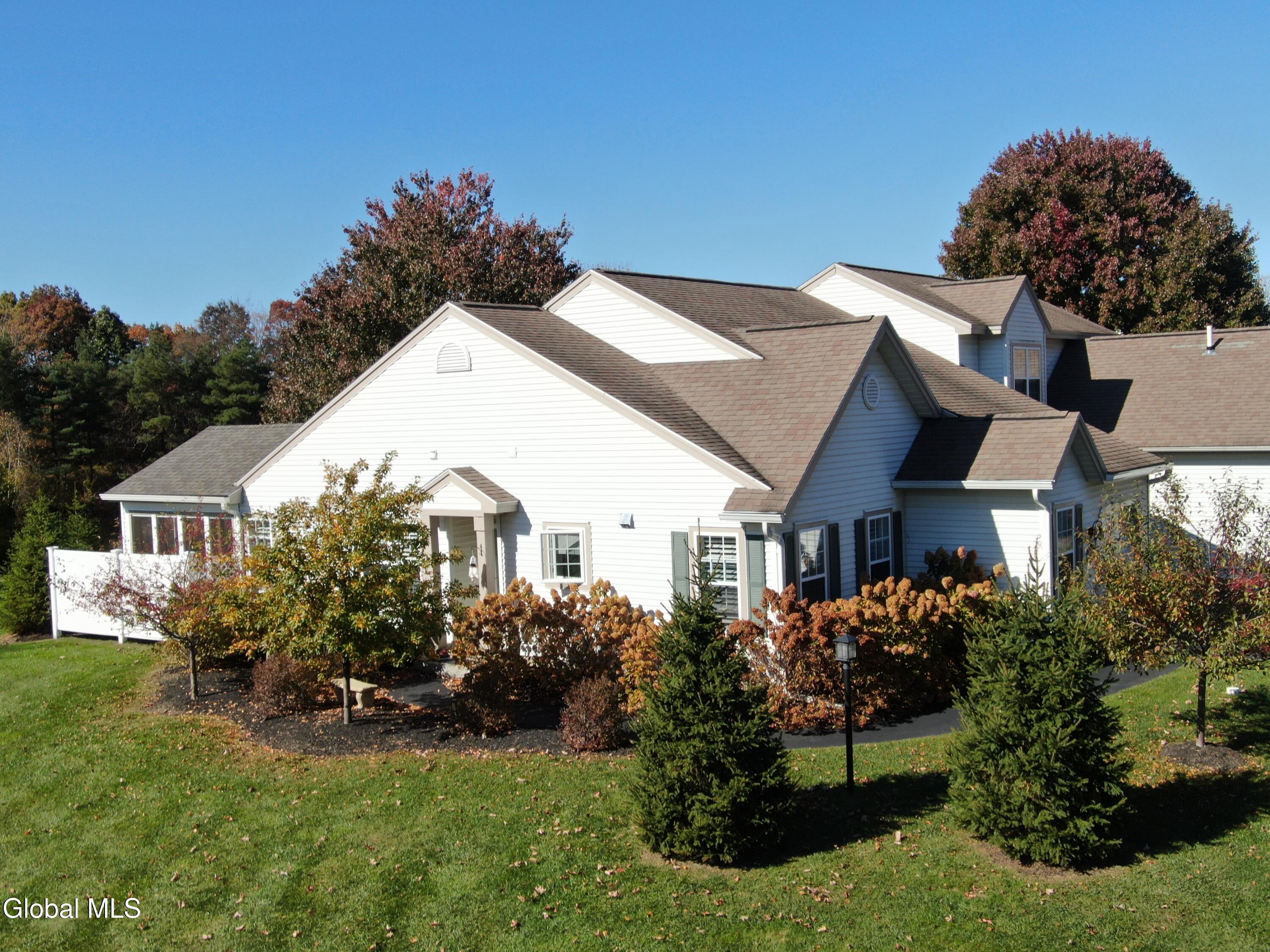 1 Pond Lane — photo
