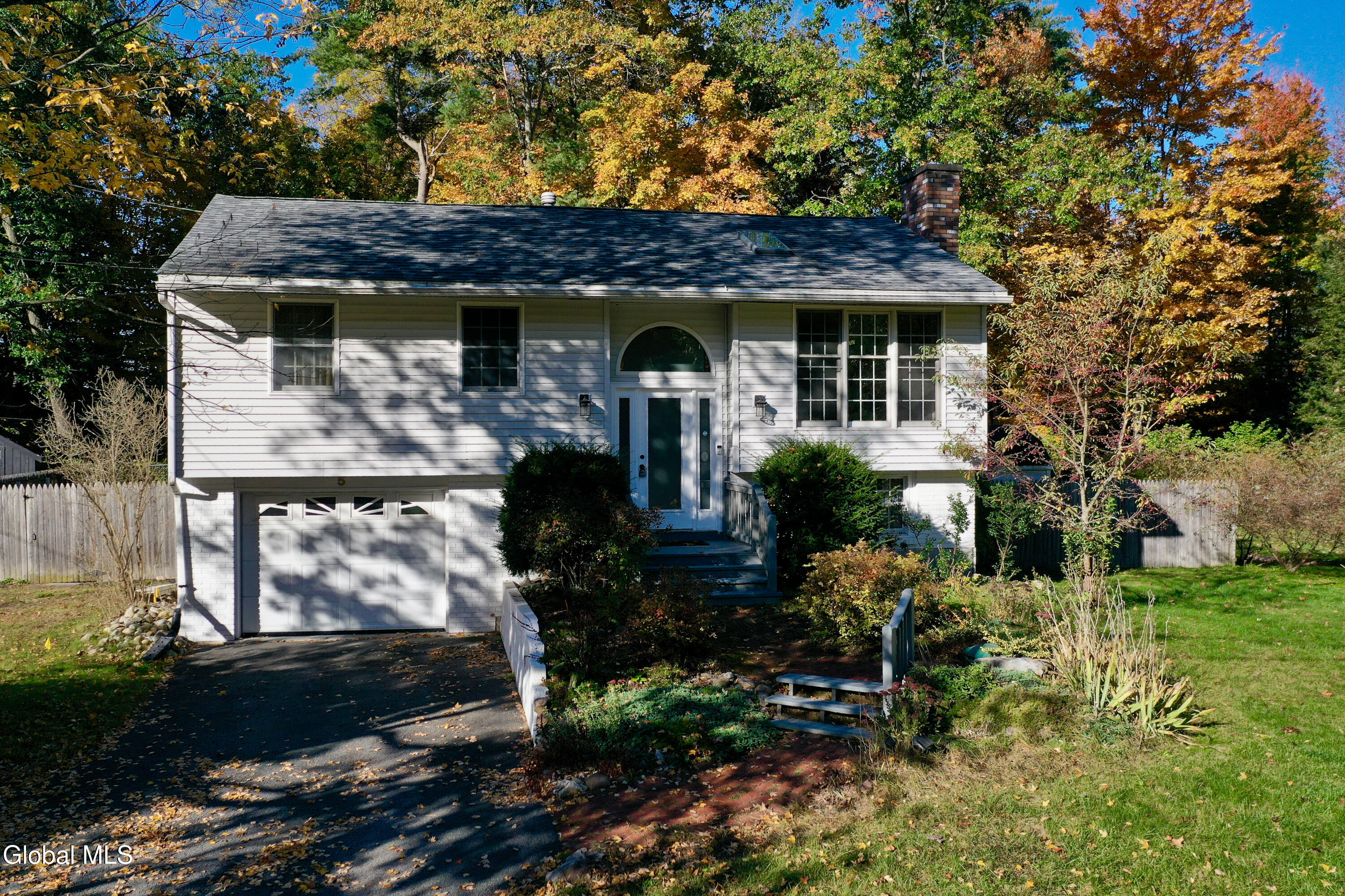 5 White Pine Lane — photo