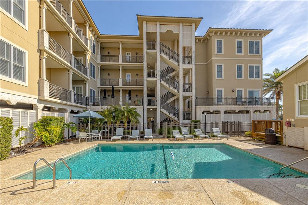 1015 Beachview Drive, 205 — photo